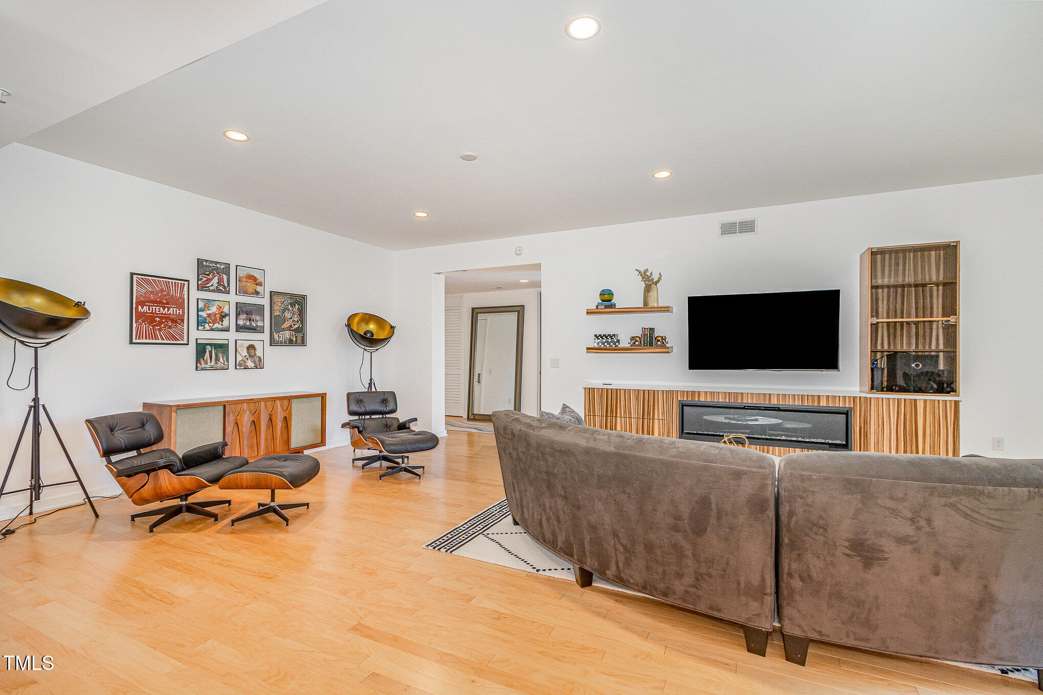 523 S West Street 402