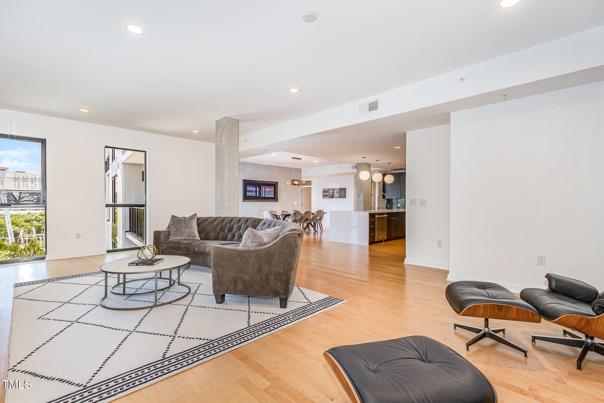 523 S West Street 402