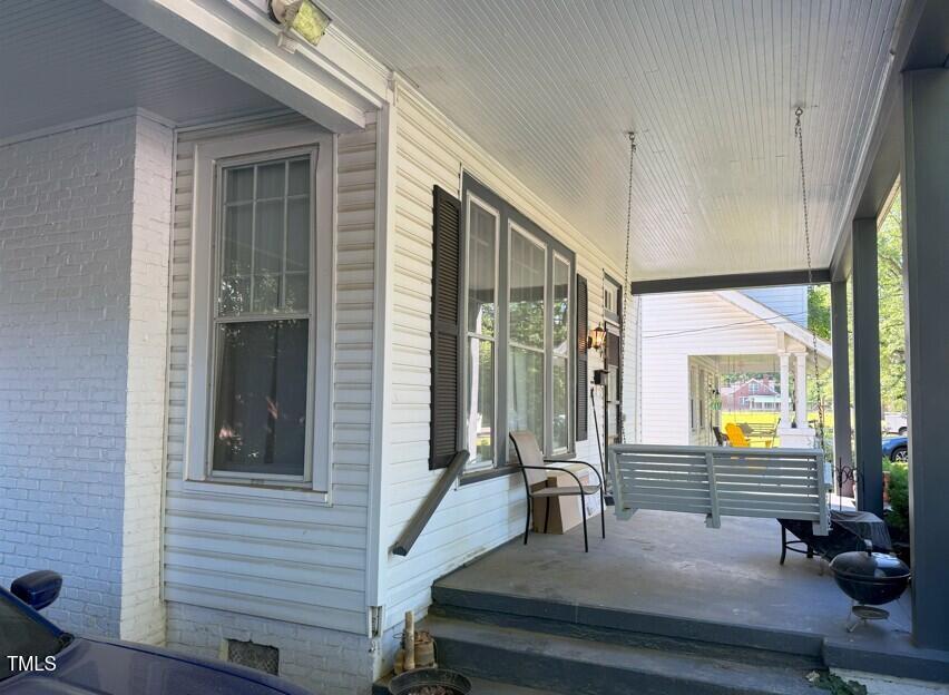 1406 Gold Street N