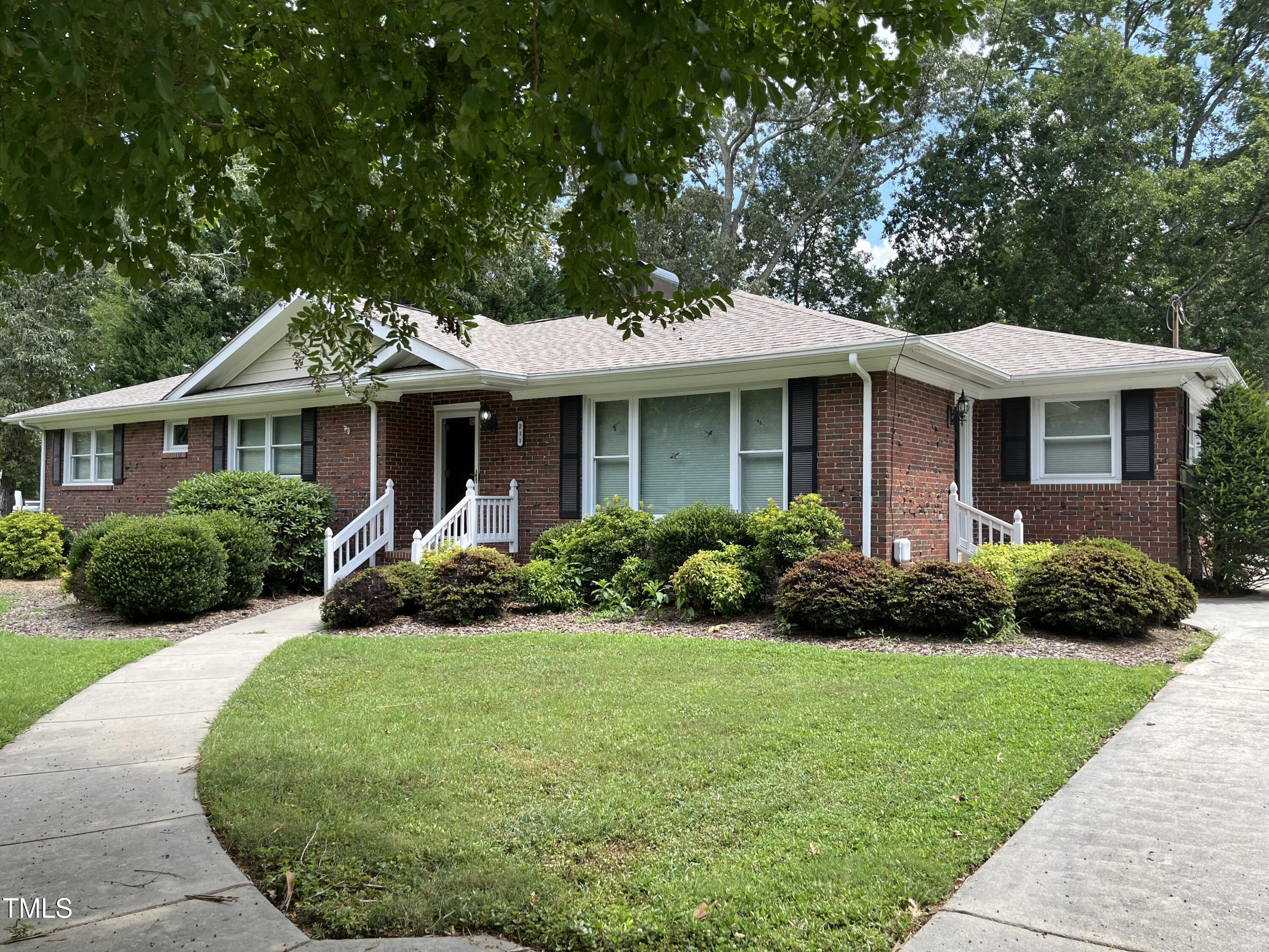 211 Hillcrest Drive