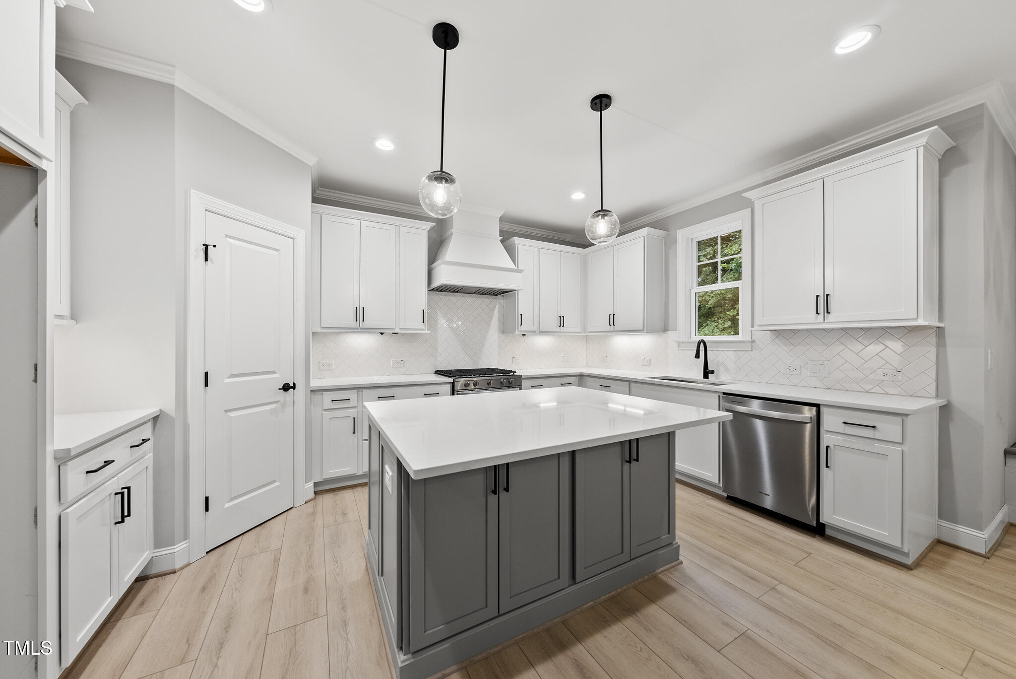 2624 Silver Gate Court