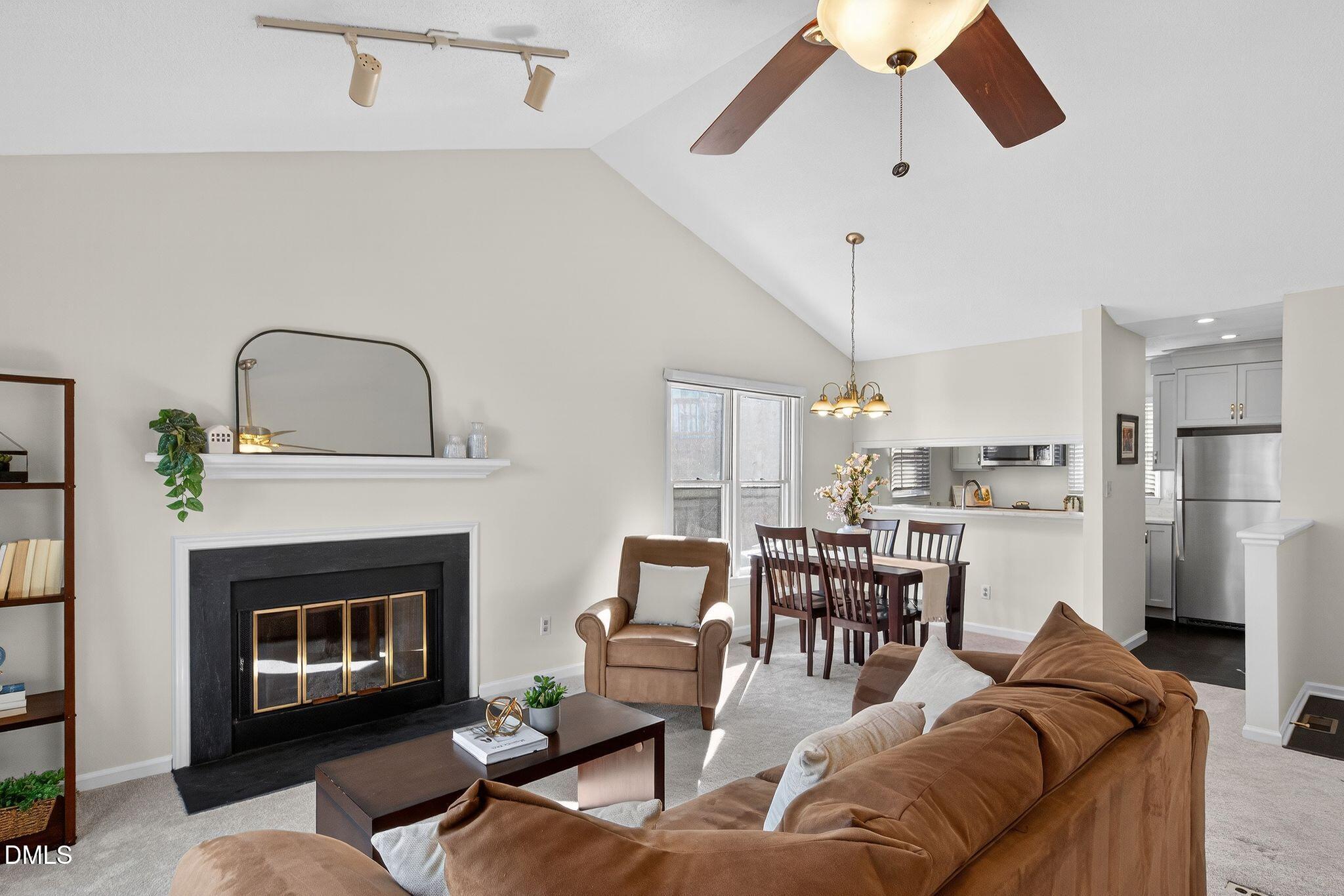 10 Hickorywood Square