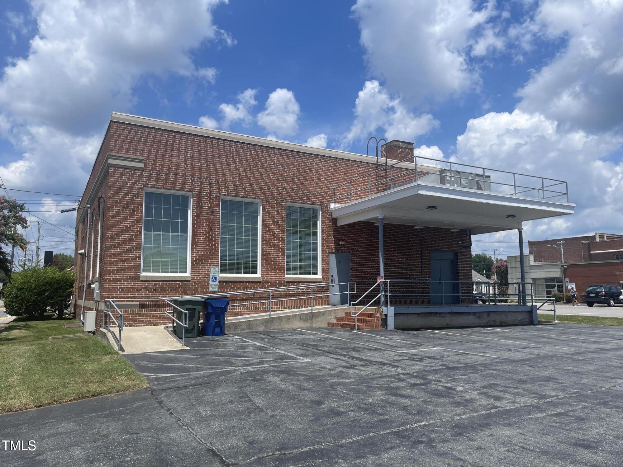 128 W Harden Street