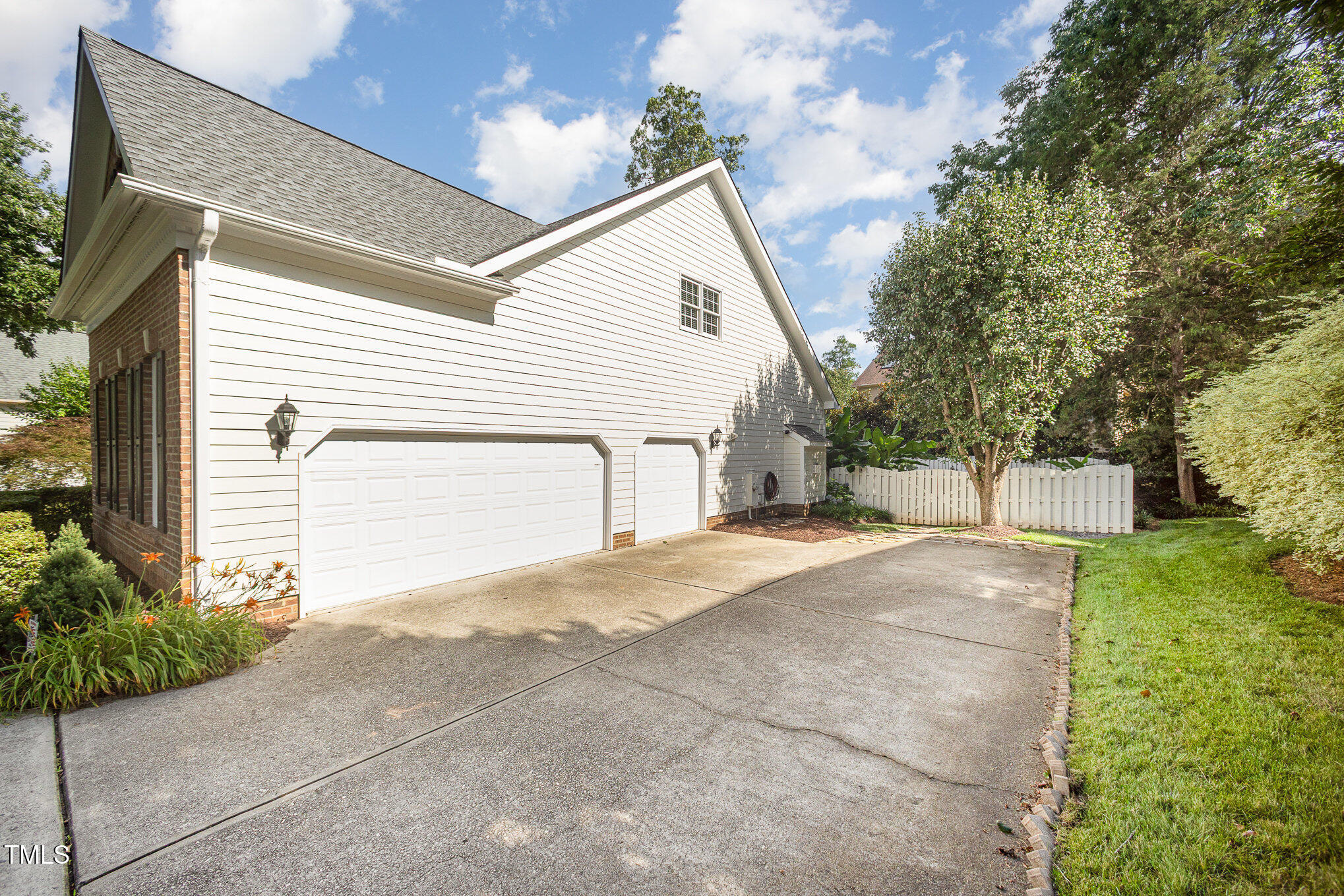 9021 Winged Thistle Court