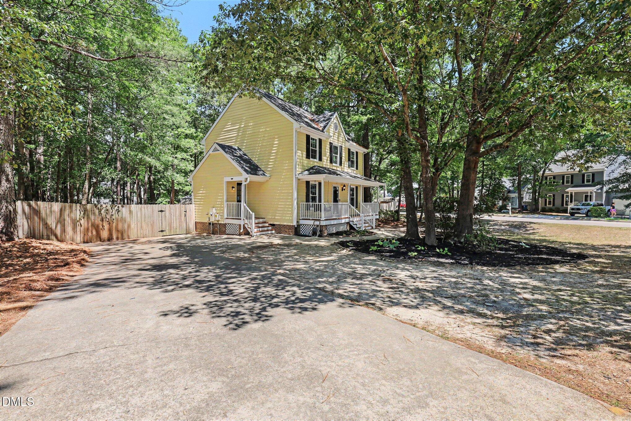 200 Crestleigh Street