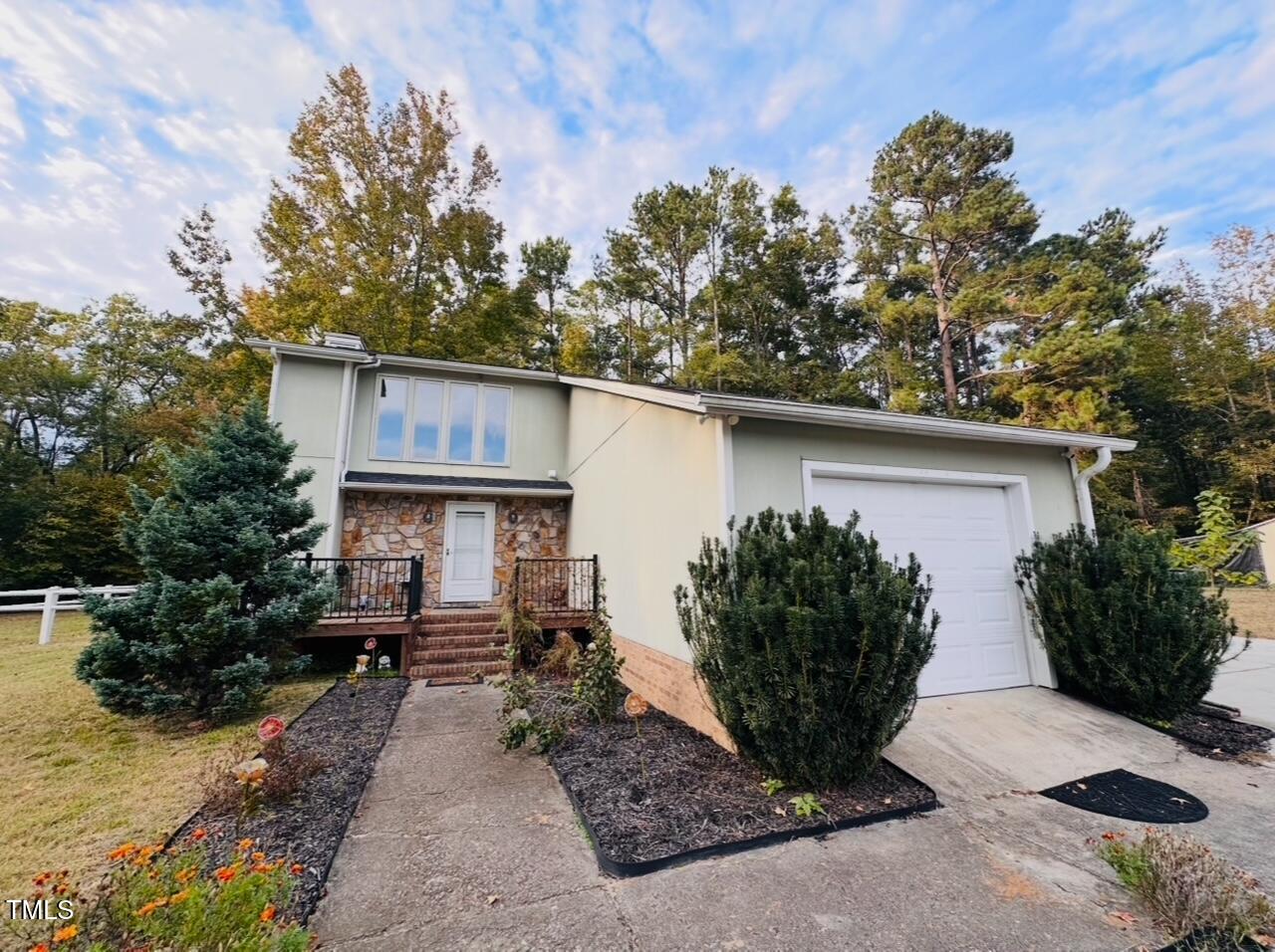 306 Smoketree Way