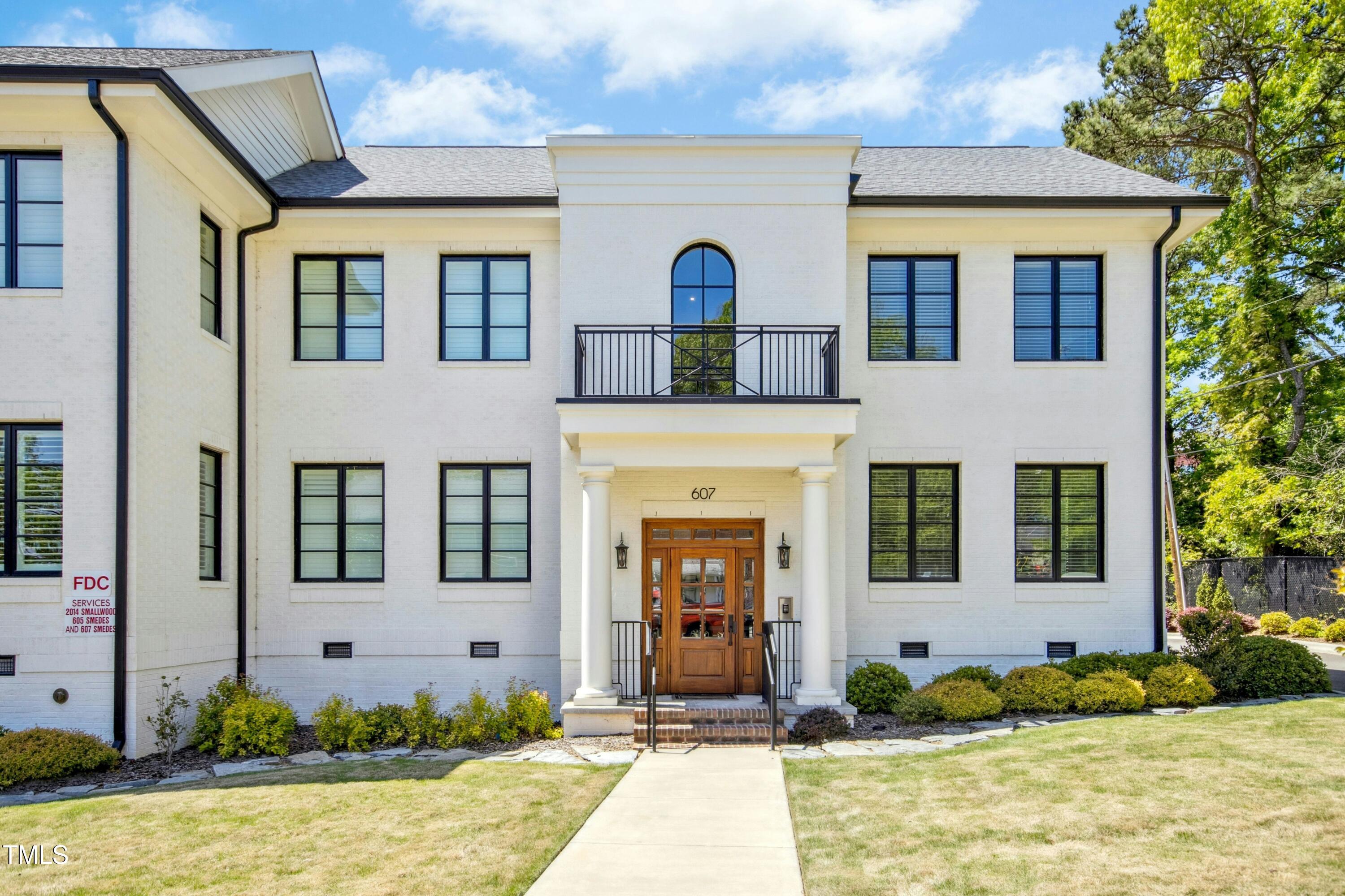 607 Smedes Place B