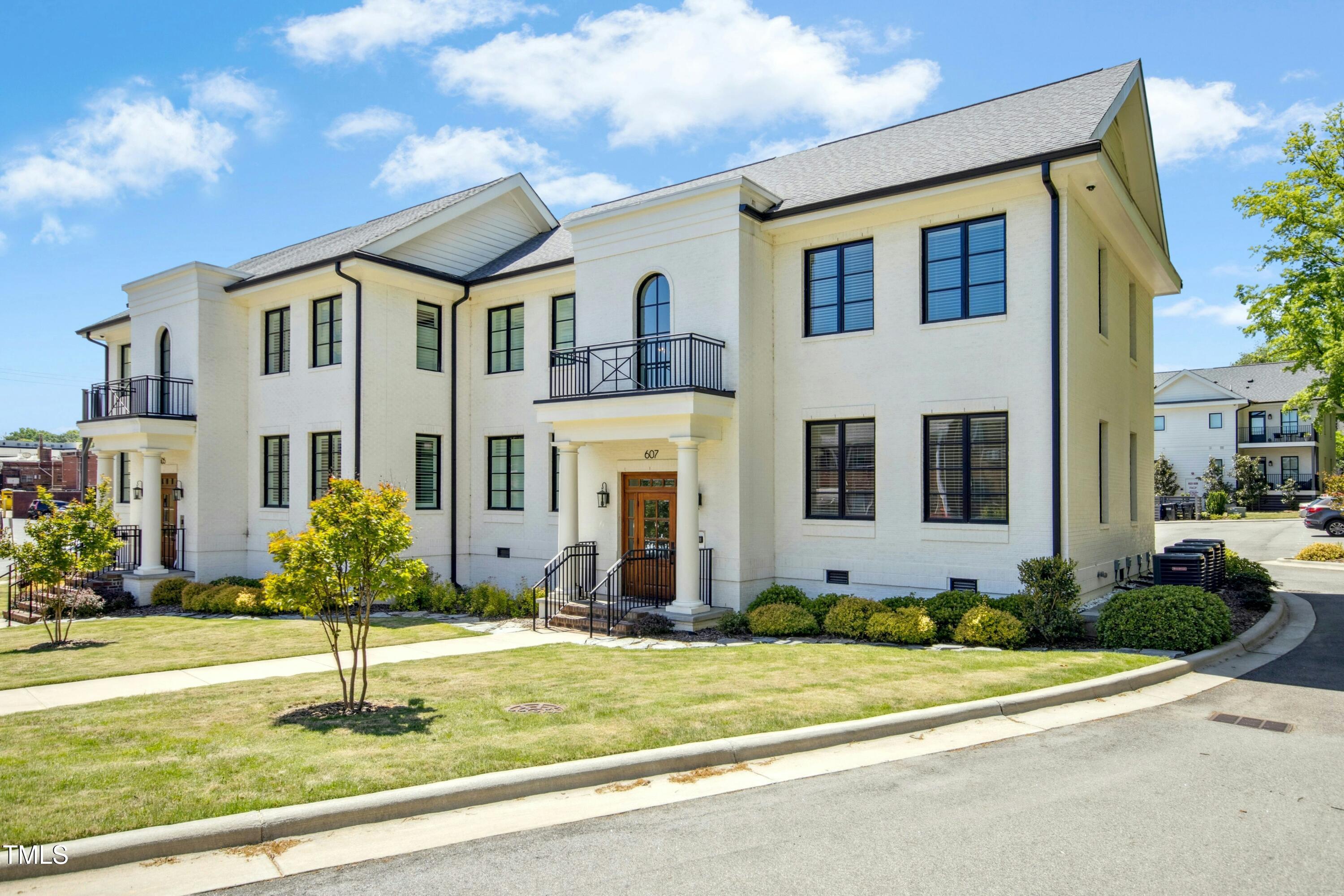 607 Smedes Place B