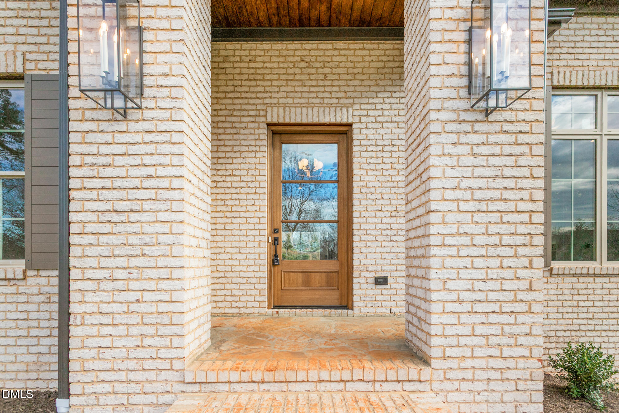 1150 Lochshire Drive