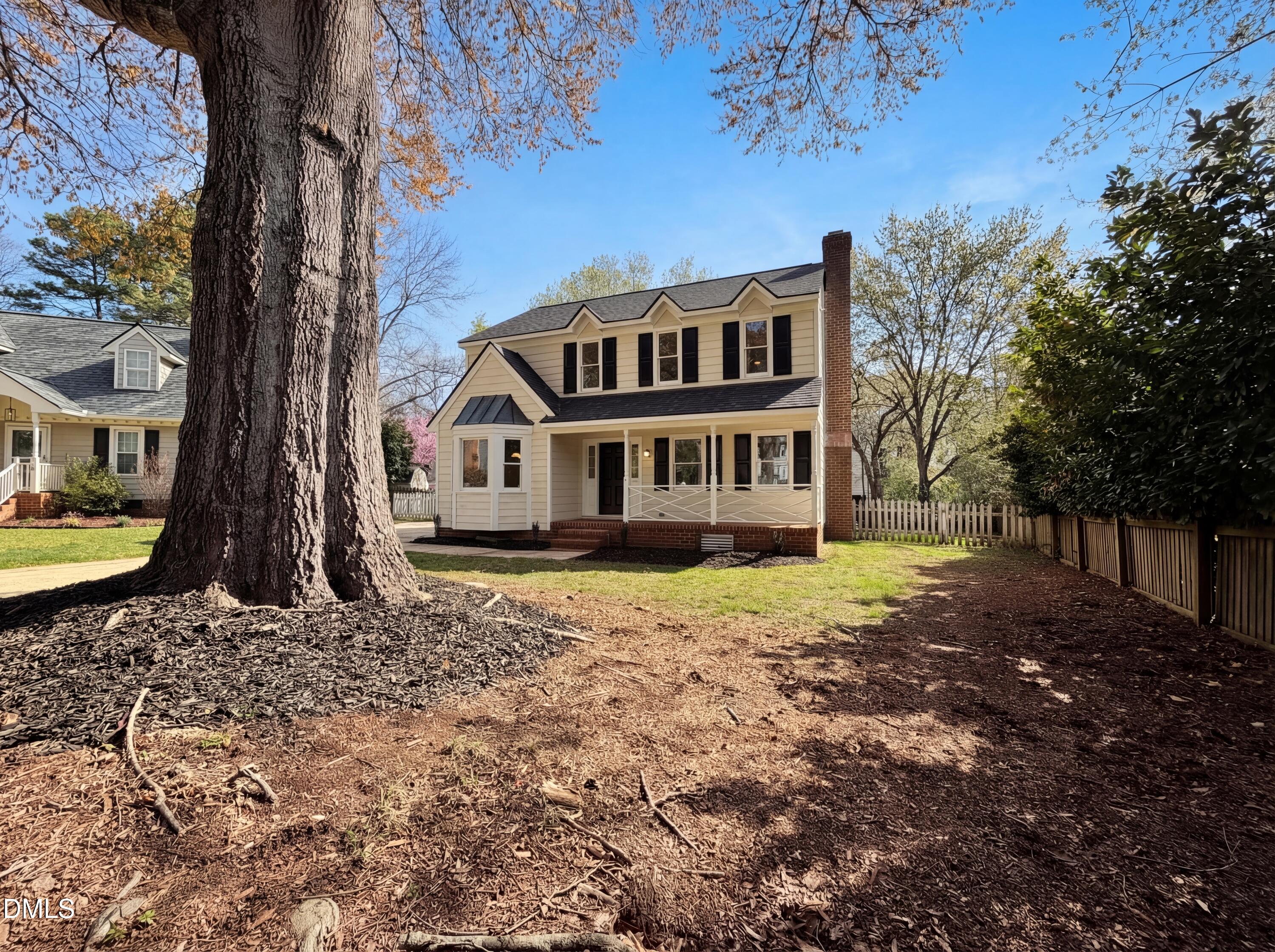 8612 Clovehitch Court