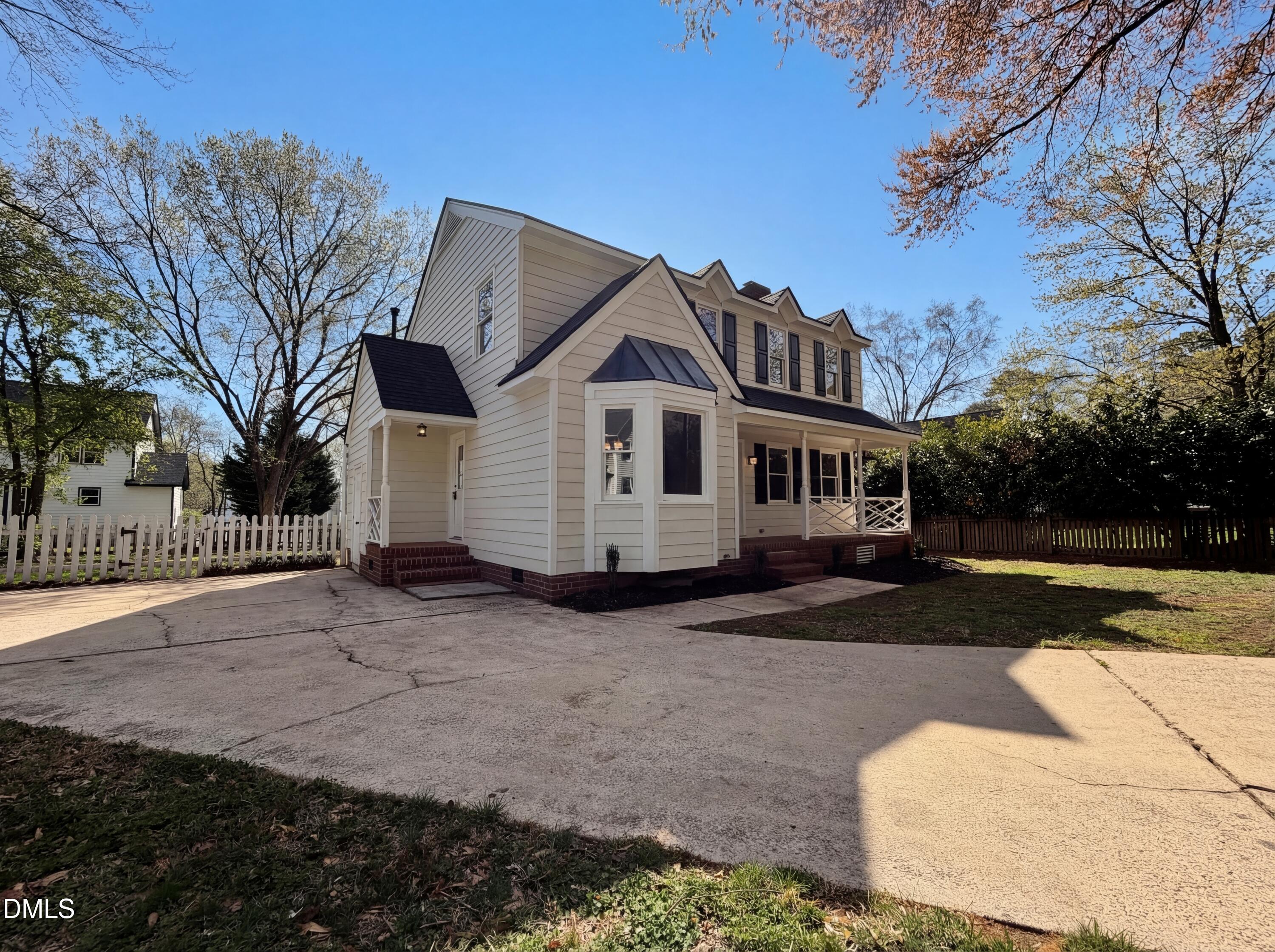 8612 Clovehitch Court