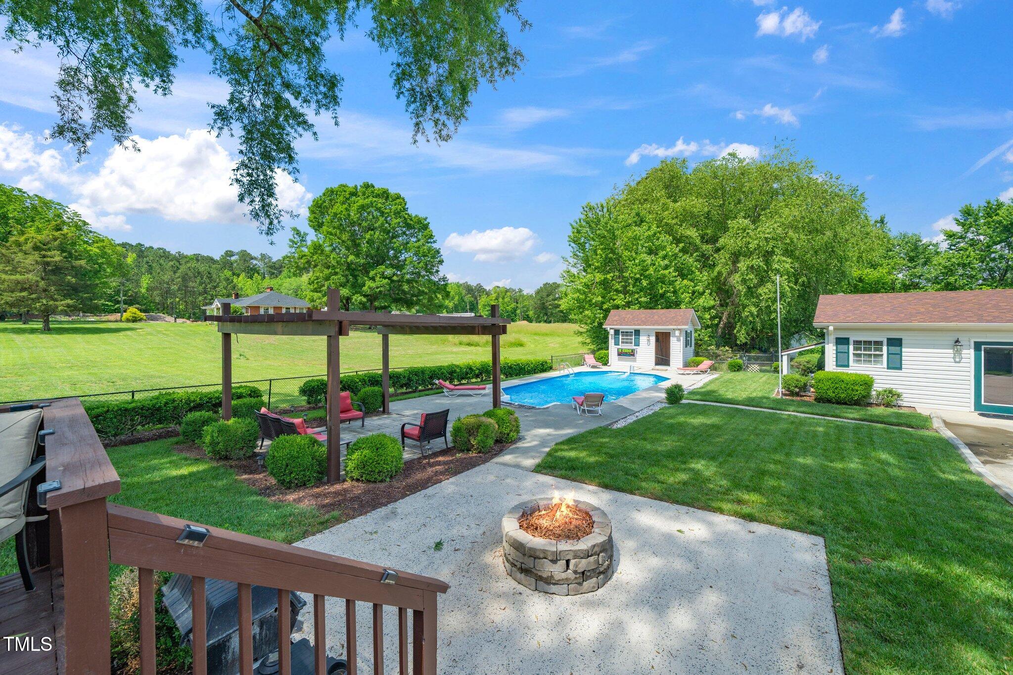 2925 Redwood Road