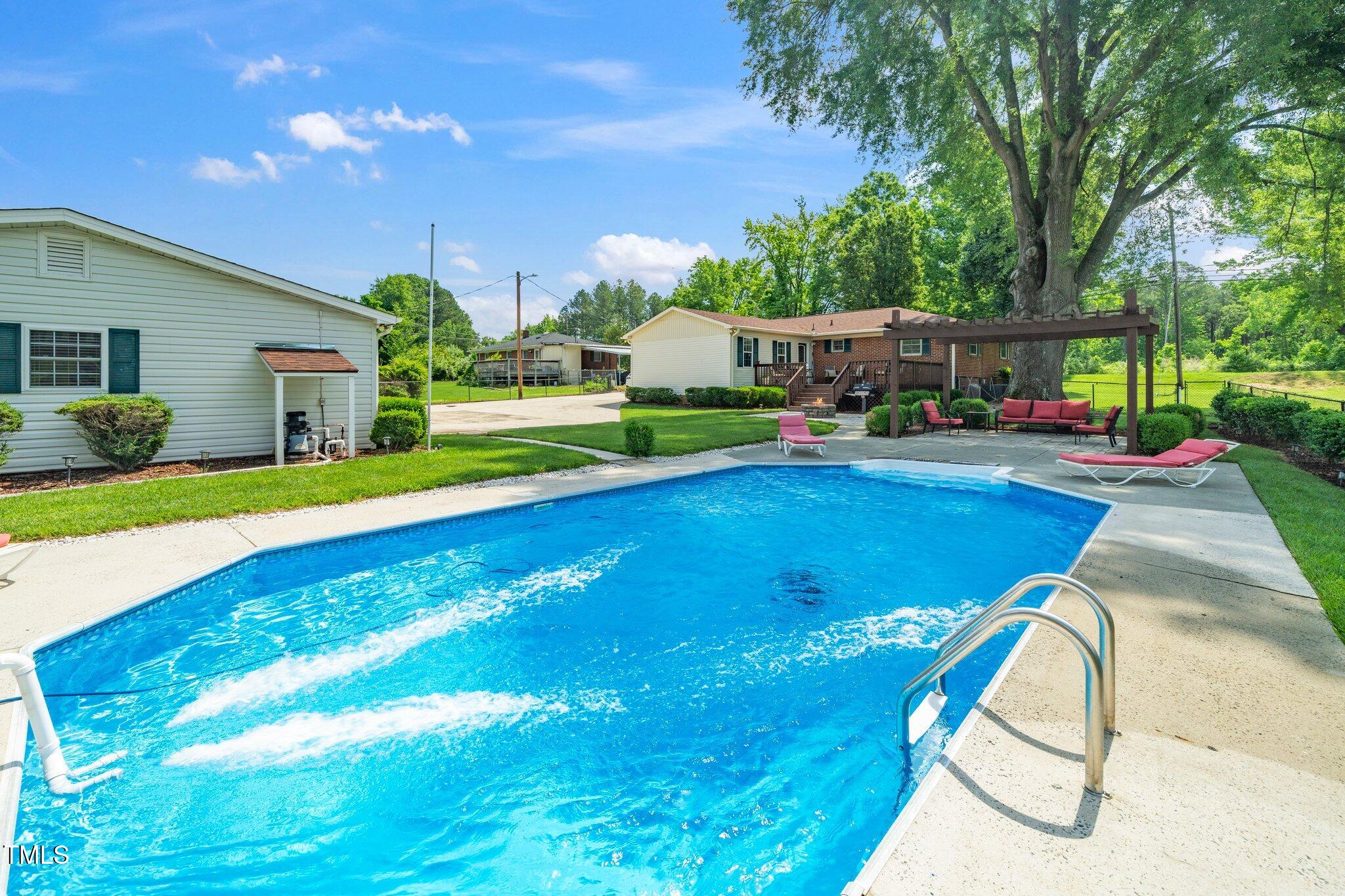 2925 Redwood Road