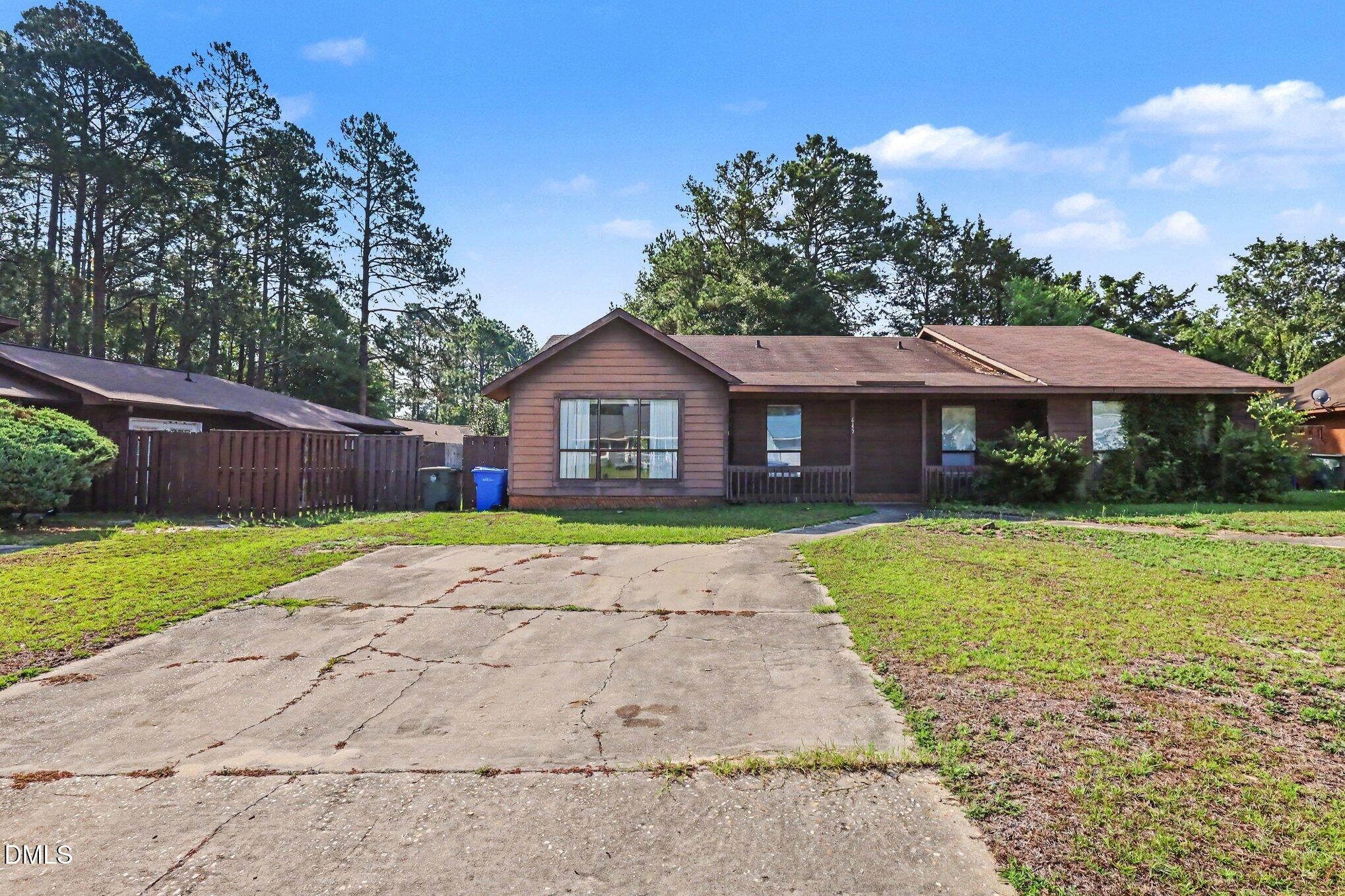 645 Mosswood Ln, Fayetteville, NC, 28311