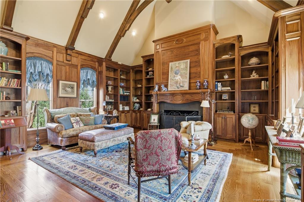 1128 Longleaf Drive