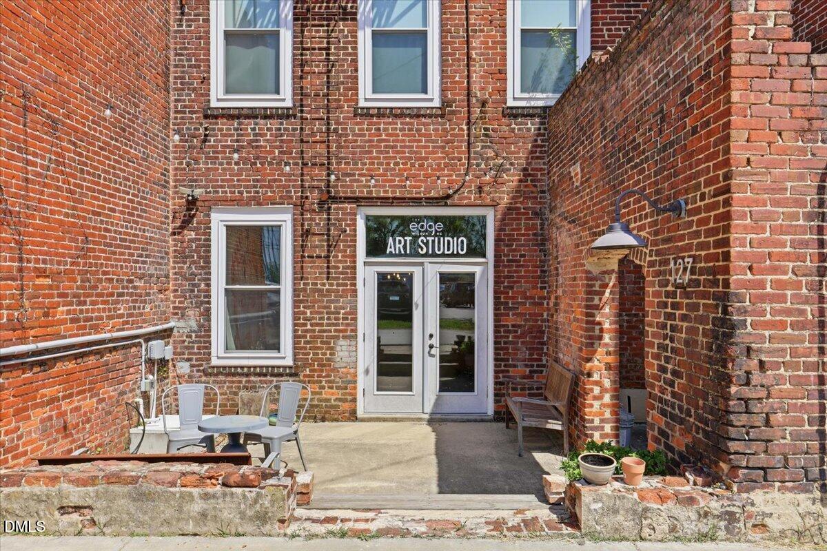 127 Barnes Street W