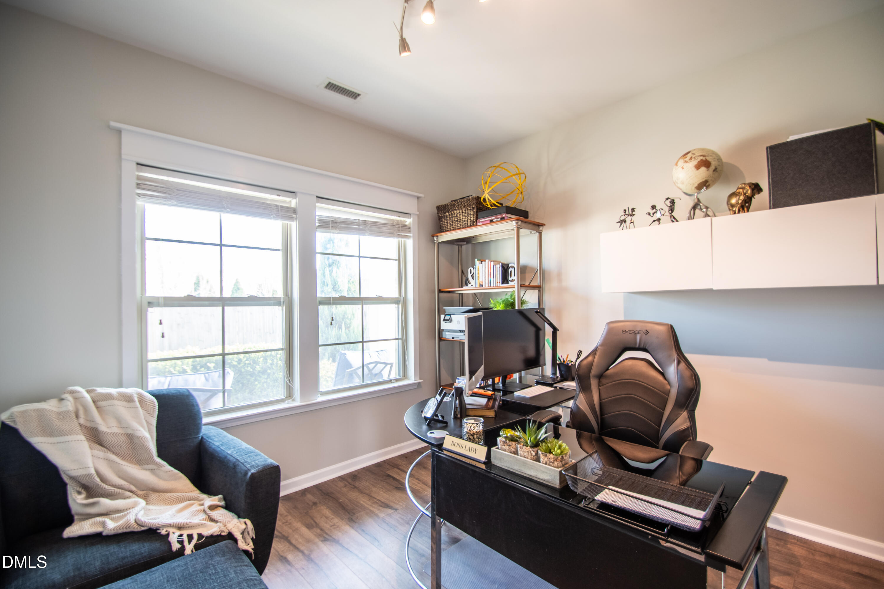 1004 Ledgemont Court