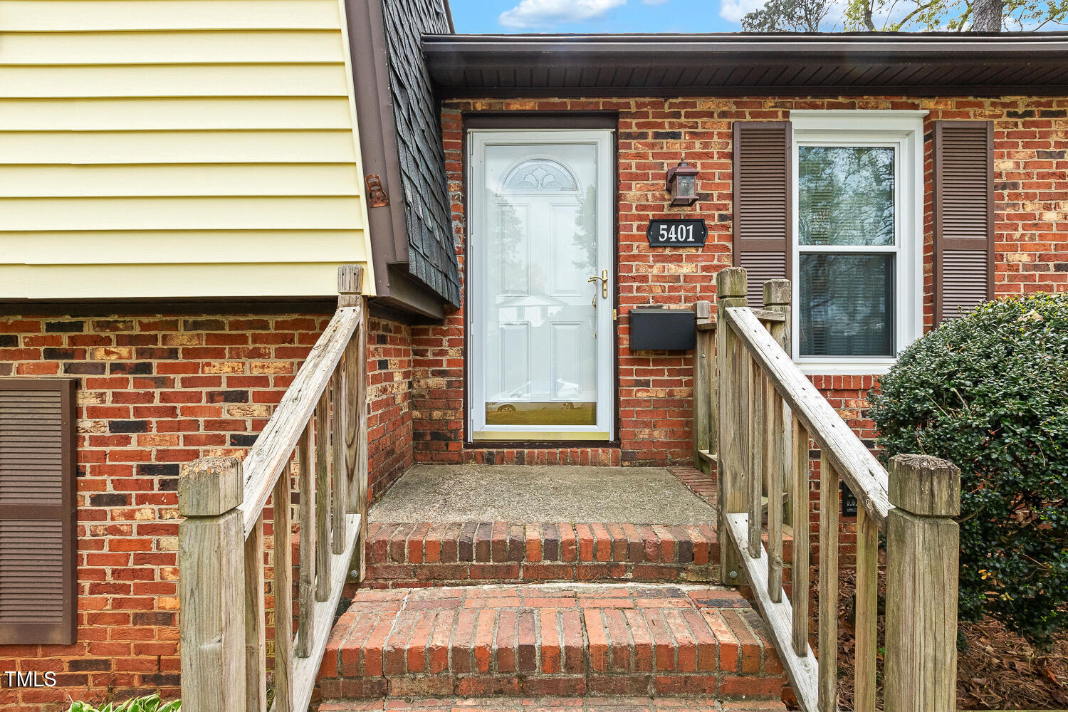 5401 Kaplan Drive