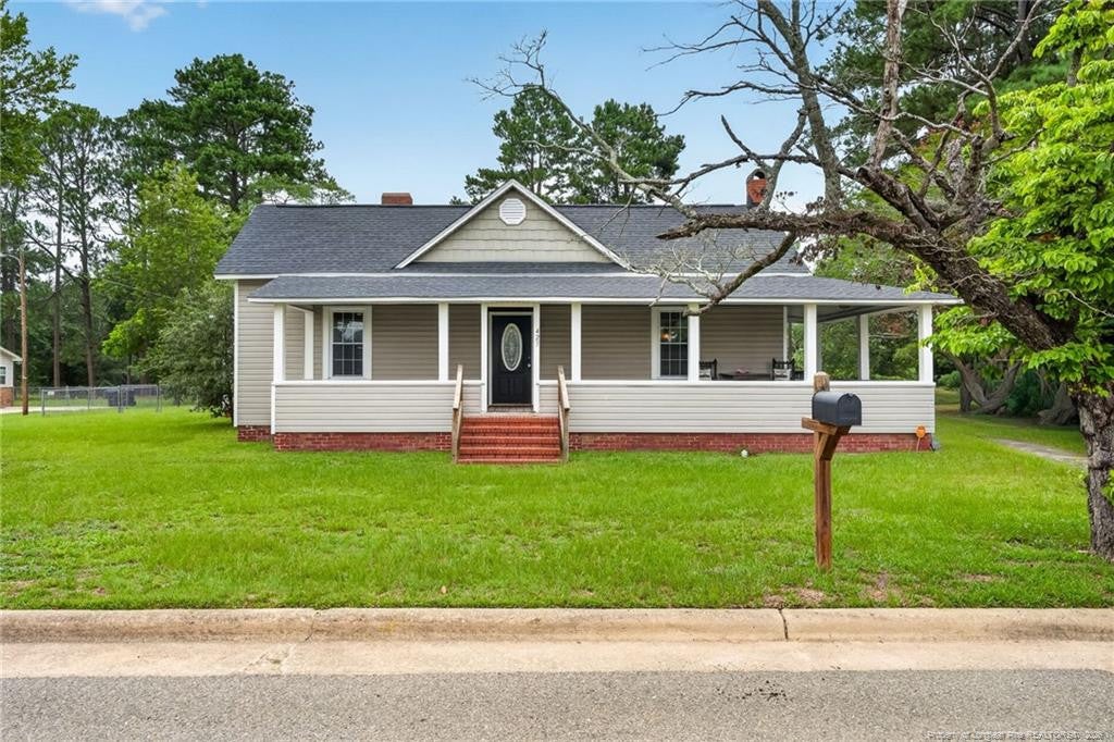 423 E Edinborough Avenue, Raeford, NC, 28376