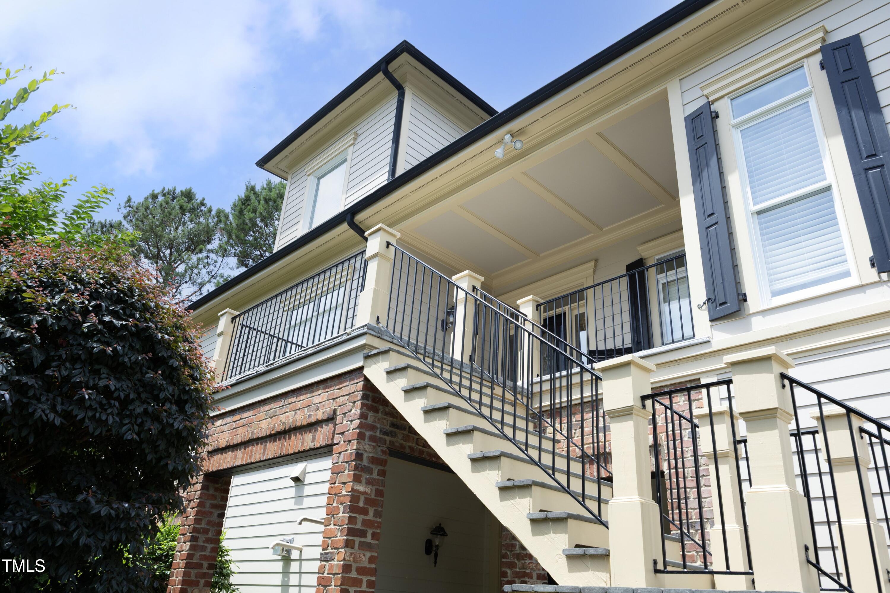 2800 Charleston Oaks Drive