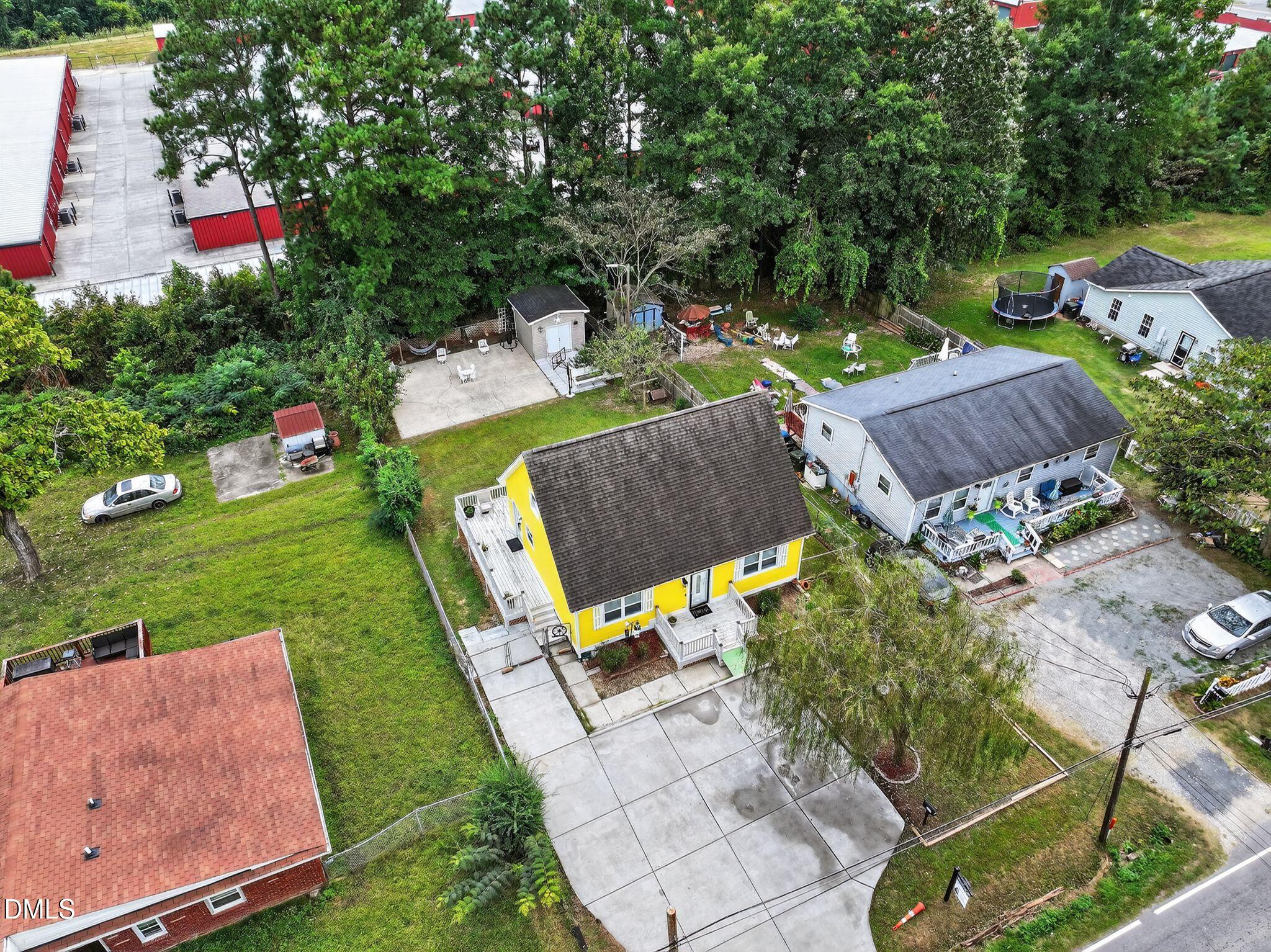 916 E E Club Boulevard