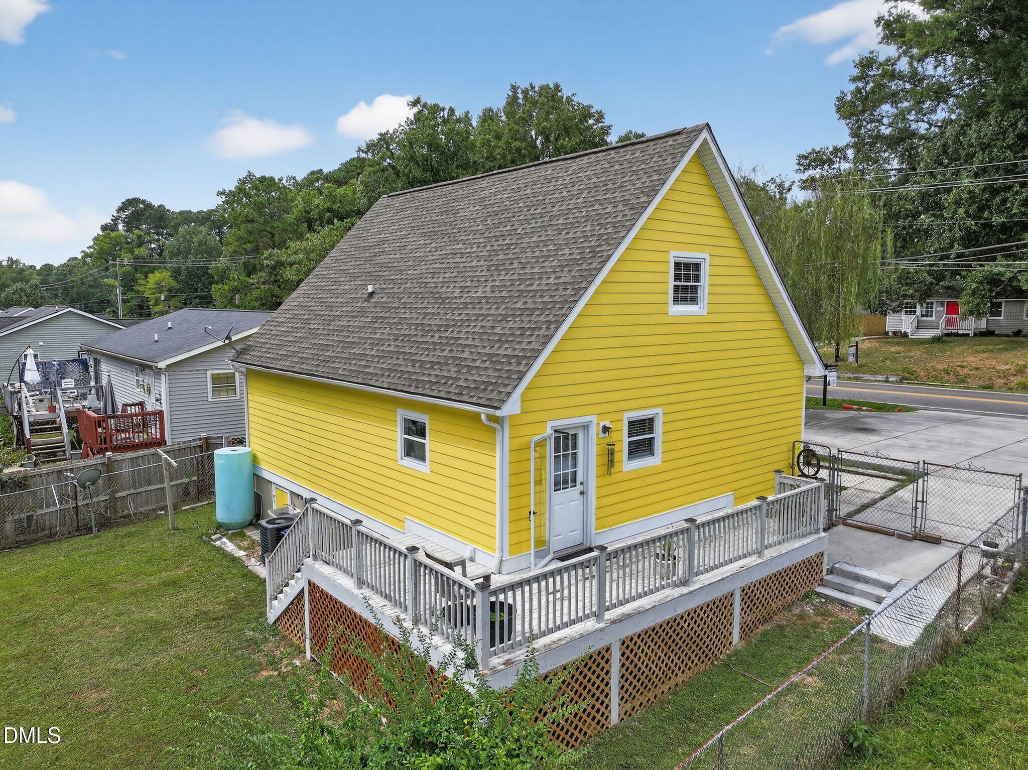 916 E E Club Boulevard