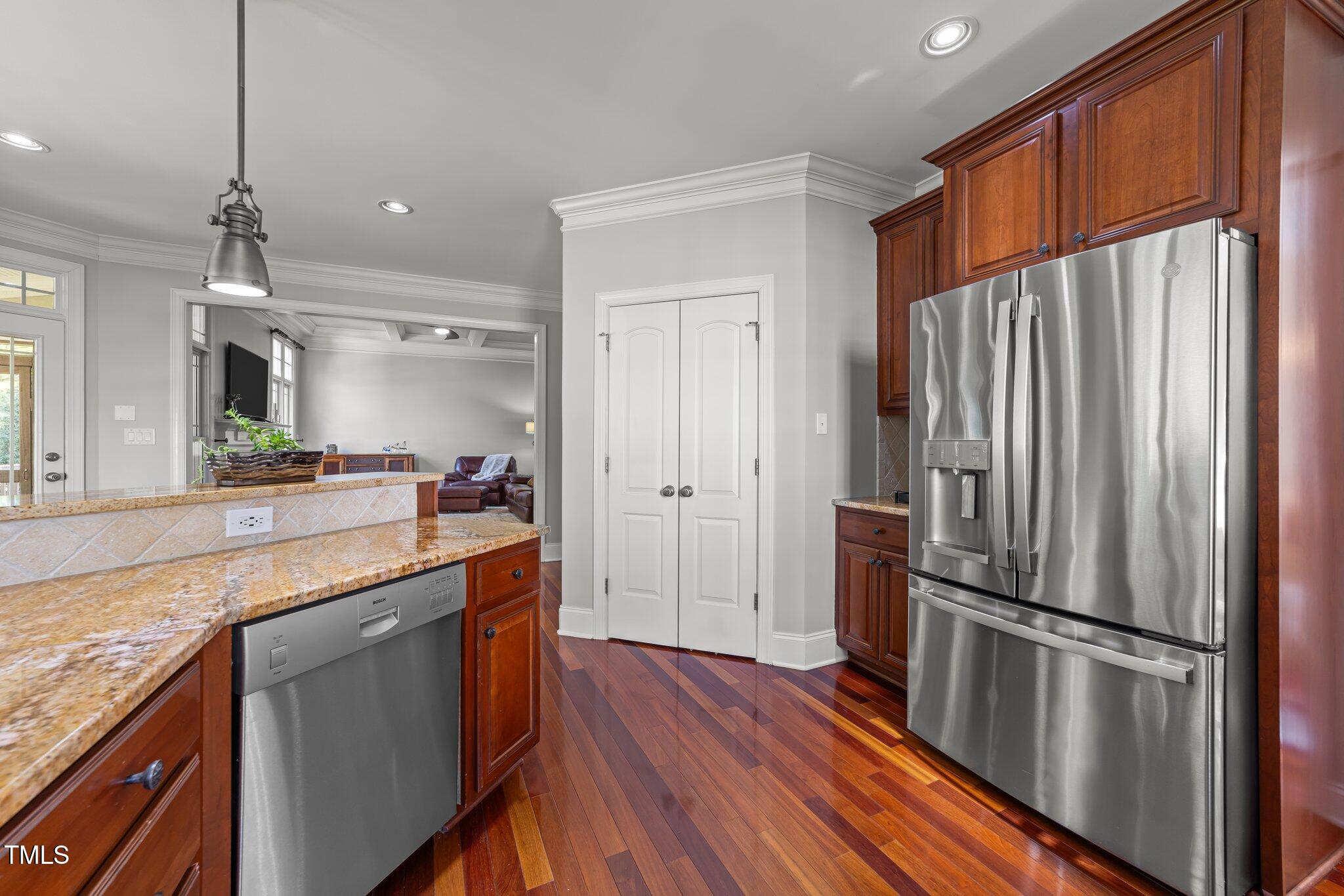 2817 Peachleaf Street