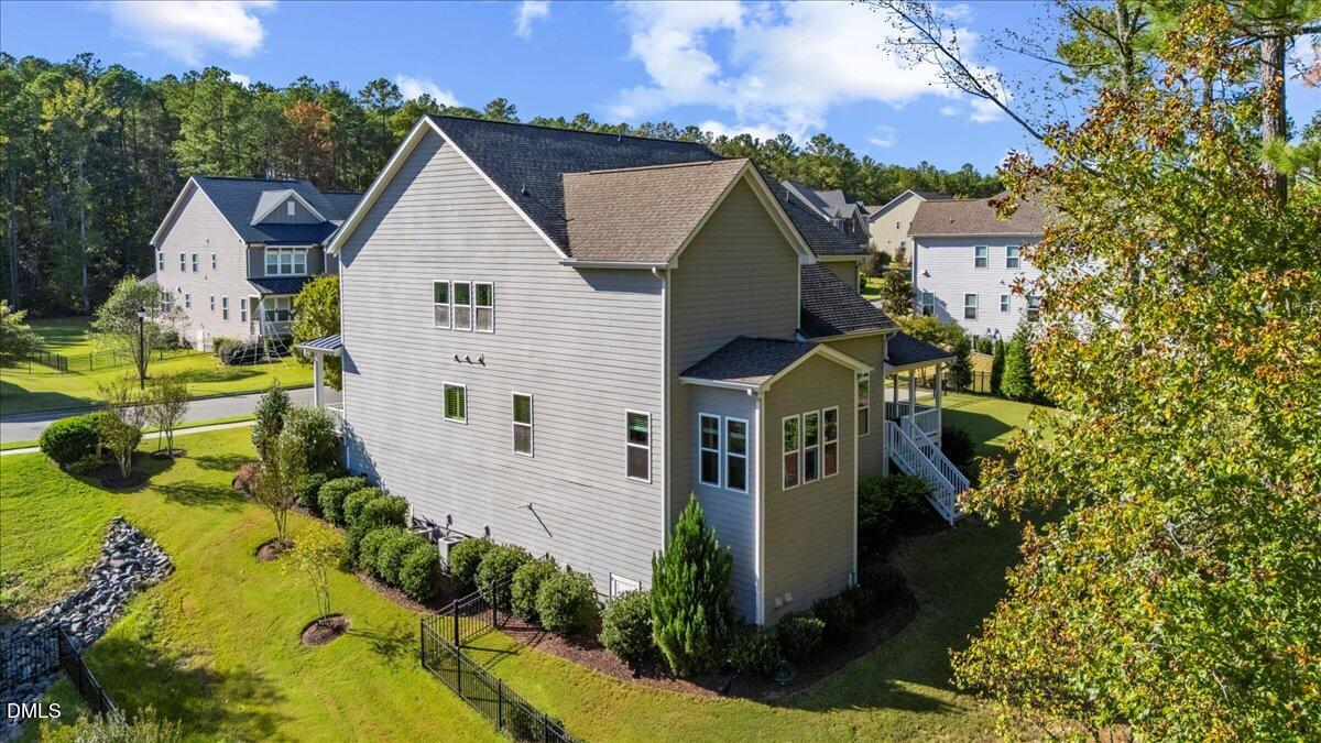 716 Peninsula Forest Place