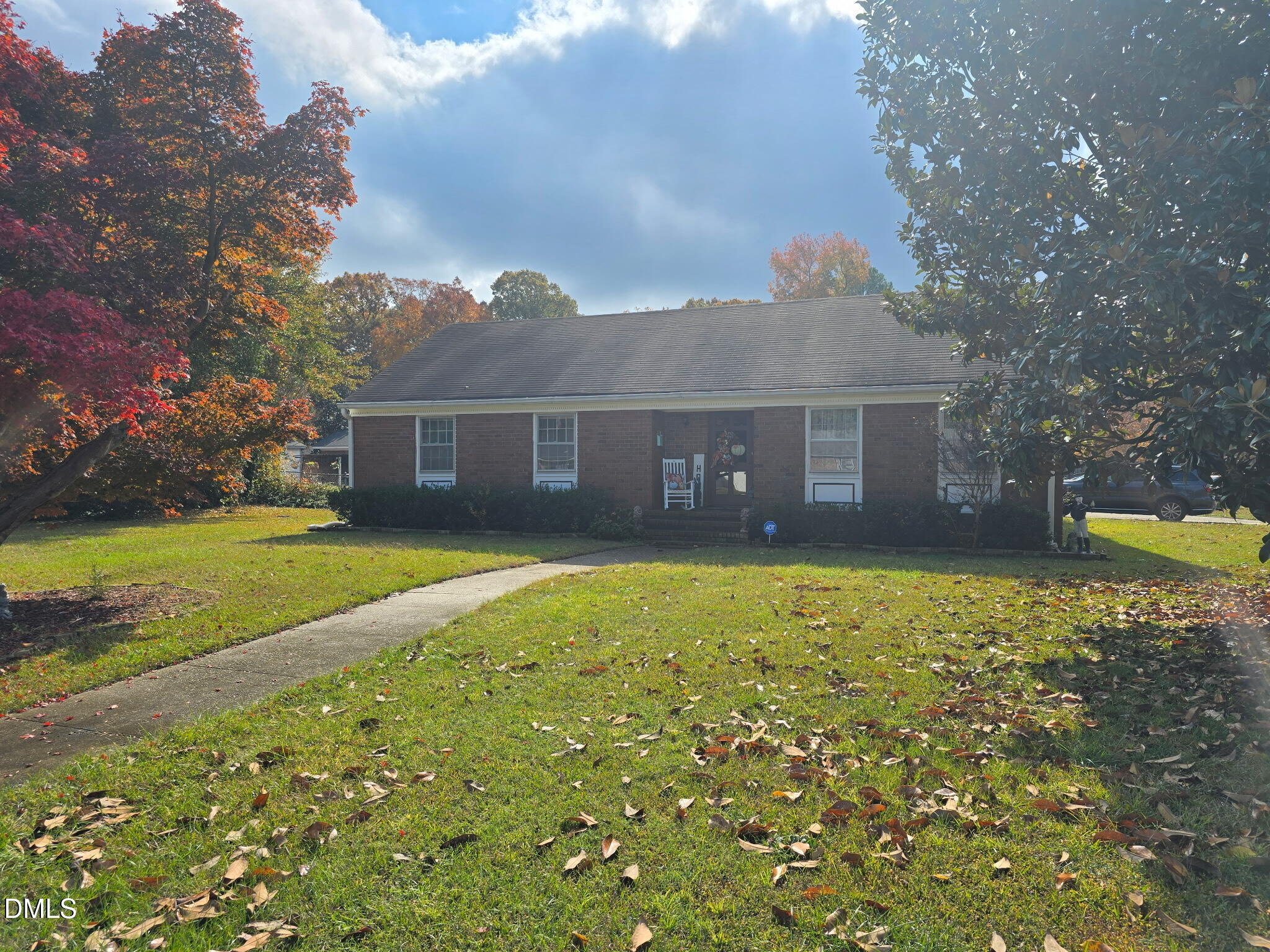 1735 Meadowbrook Lane W