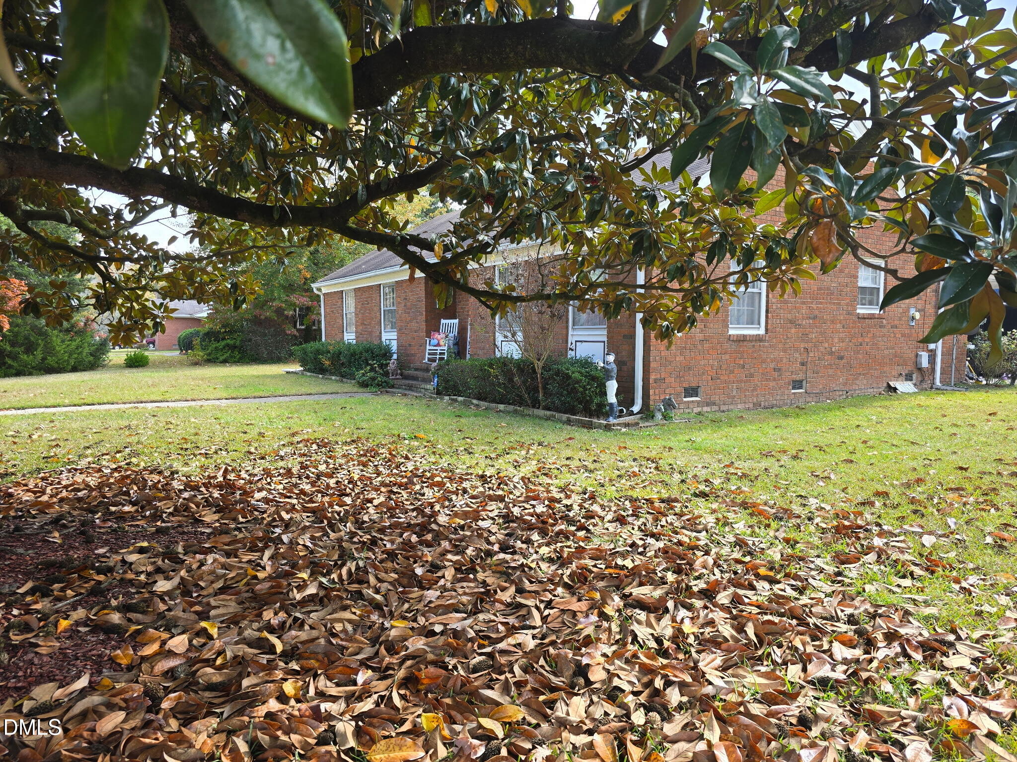 1735 Meadowbrook Lane W