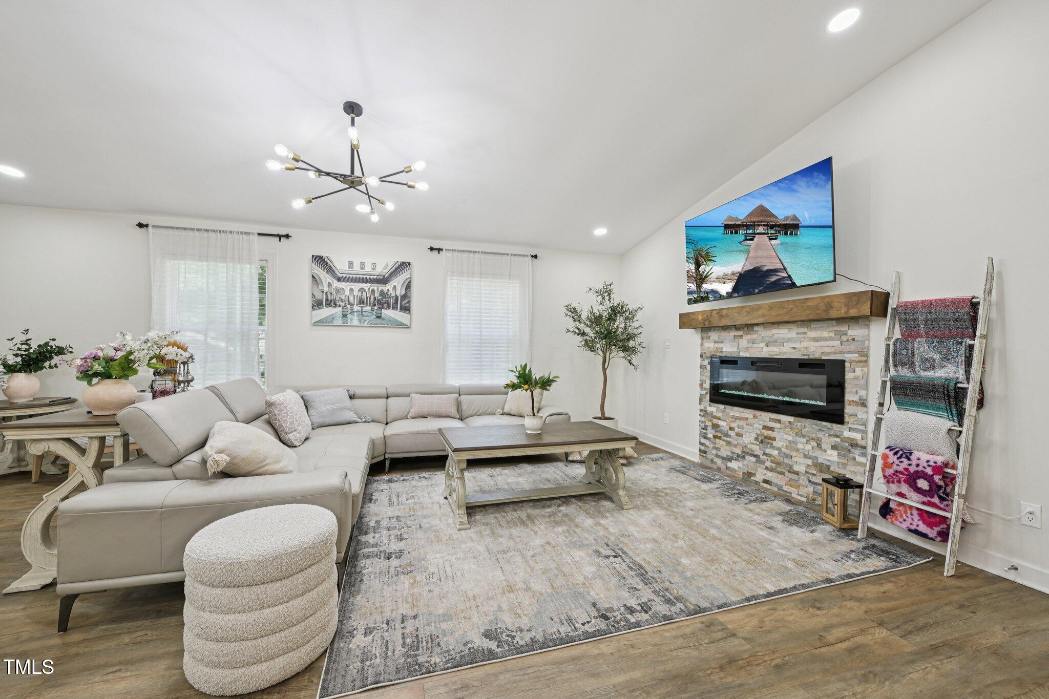 1104 Suterland Road