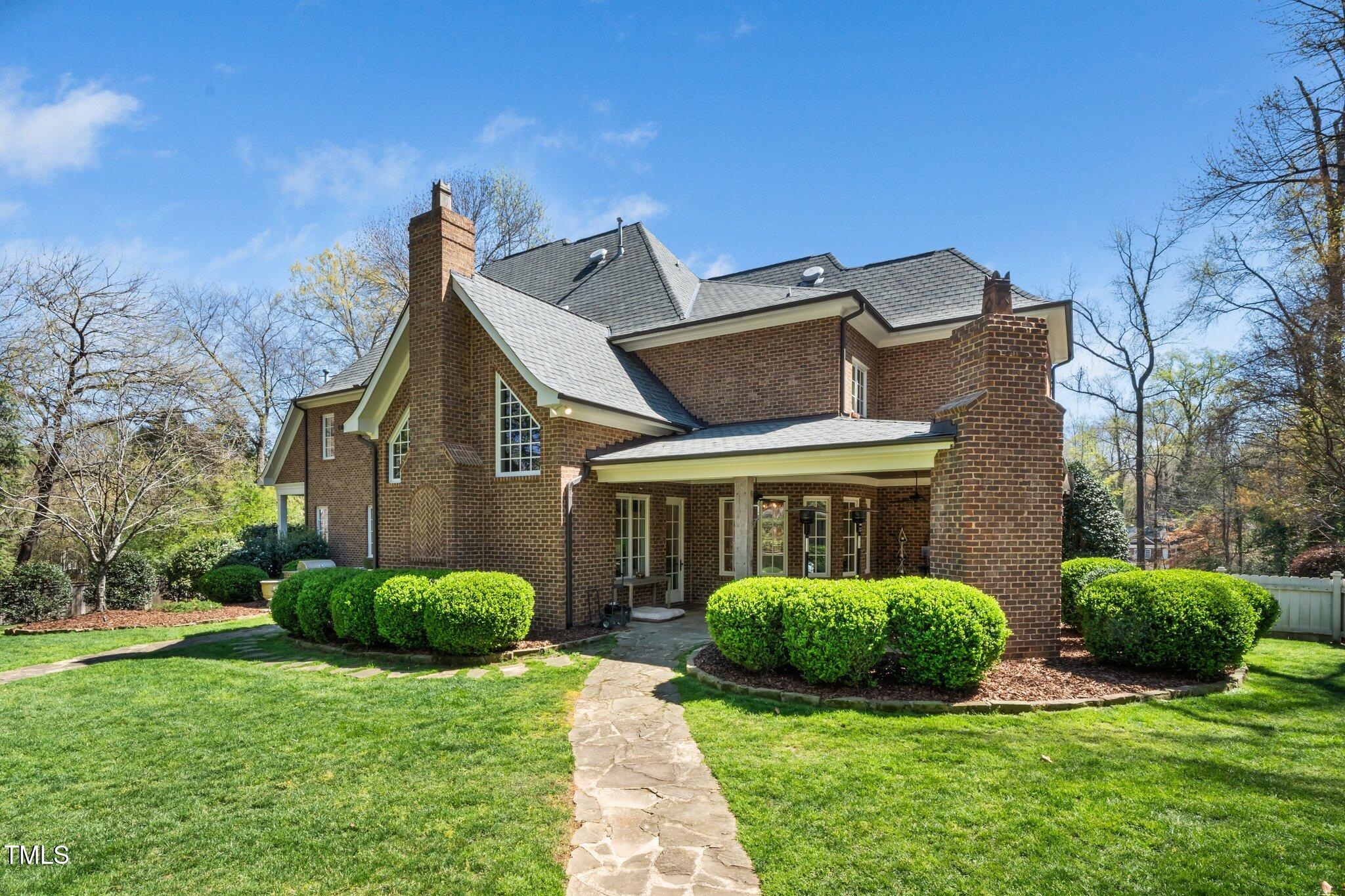 Raleigh, North Carolina 27608, United States, 5 Bedrooms Bedrooms, ,6 BathroomsBathrooms,Residential,Active,97570