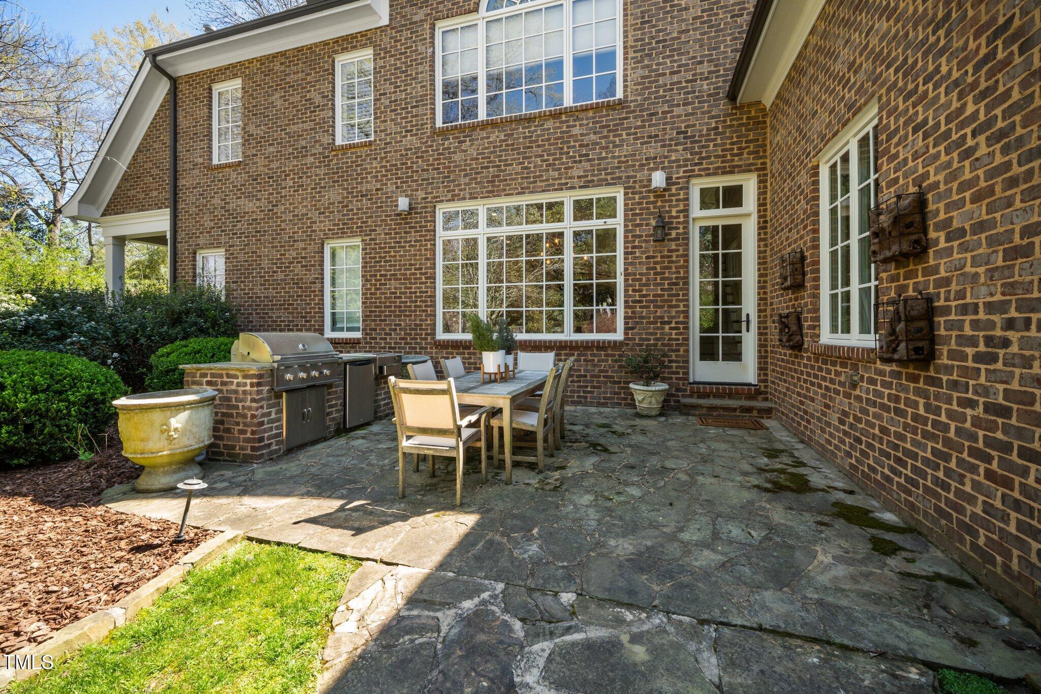 Raleigh, North Carolina 27608, United States, 5 Bedrooms Bedrooms, ,6 BathroomsBathrooms,Residential,Active,97570