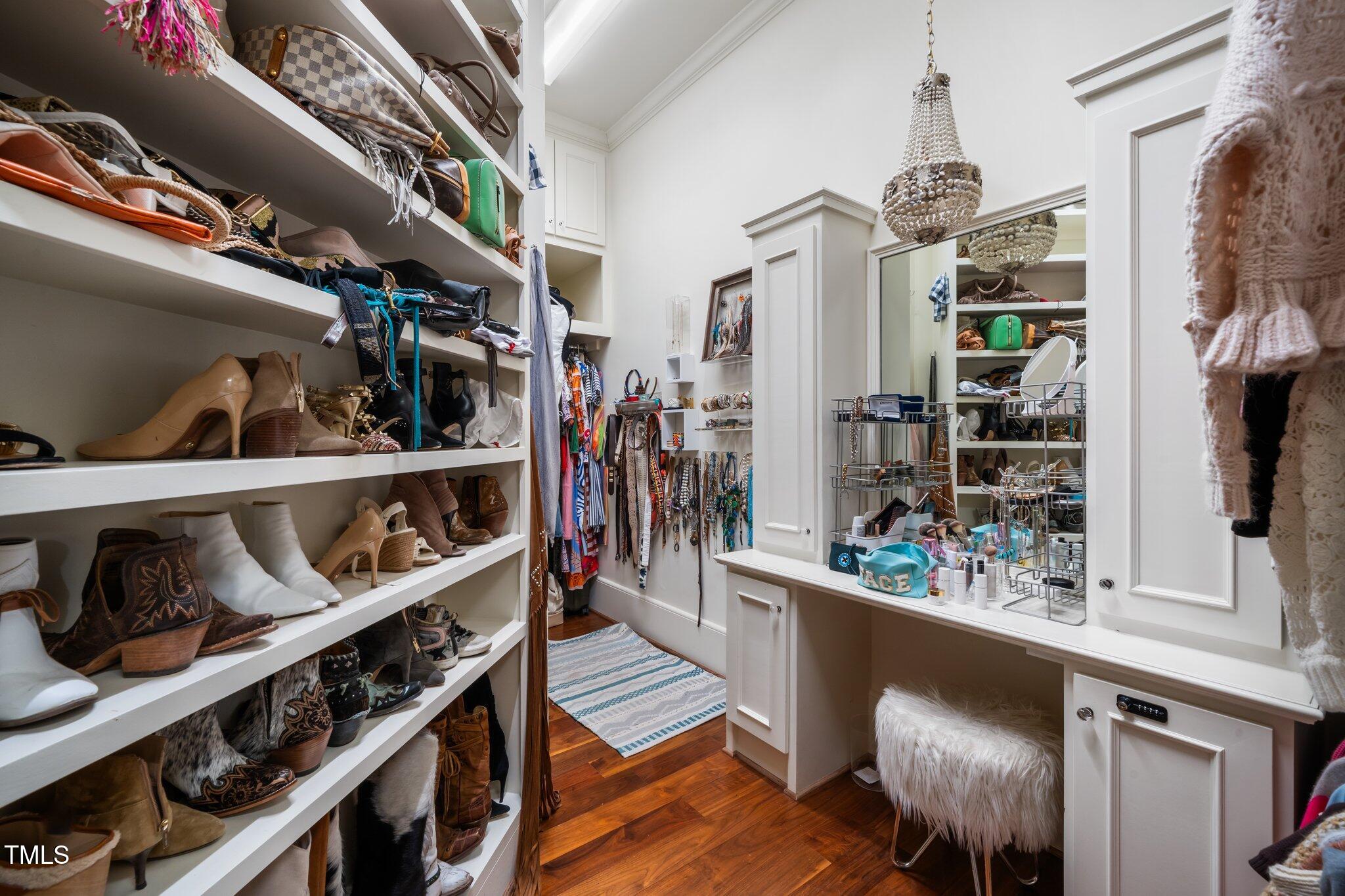 Raleigh, North Carolina 27608, United States, 5 Bedrooms Bedrooms, ,6 BathroomsBathrooms,Residential,Active,97570