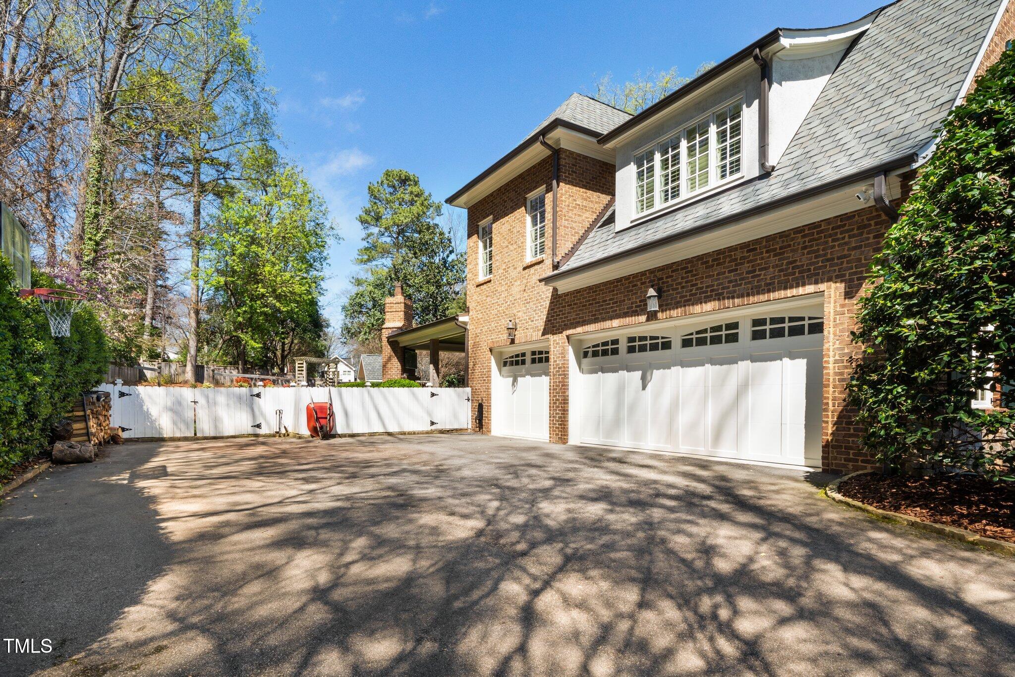 Raleigh, North Carolina 27608, United States, 5 Bedrooms Bedrooms, ,6 BathroomsBathrooms,Residential,Active,97570