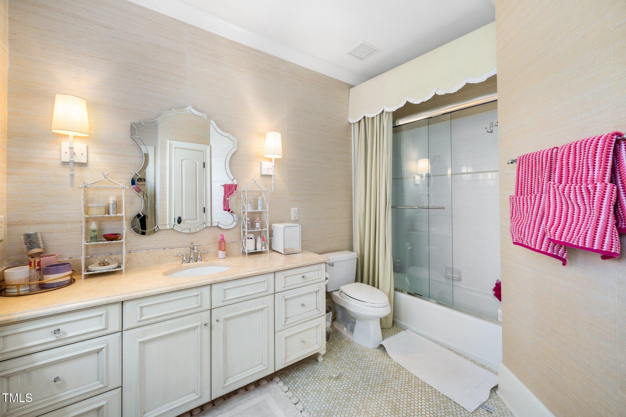 Raleigh, North Carolina 27608, United States, 5 Bedrooms Bedrooms, ,6 BathroomsBathrooms,Residential,Active,97570