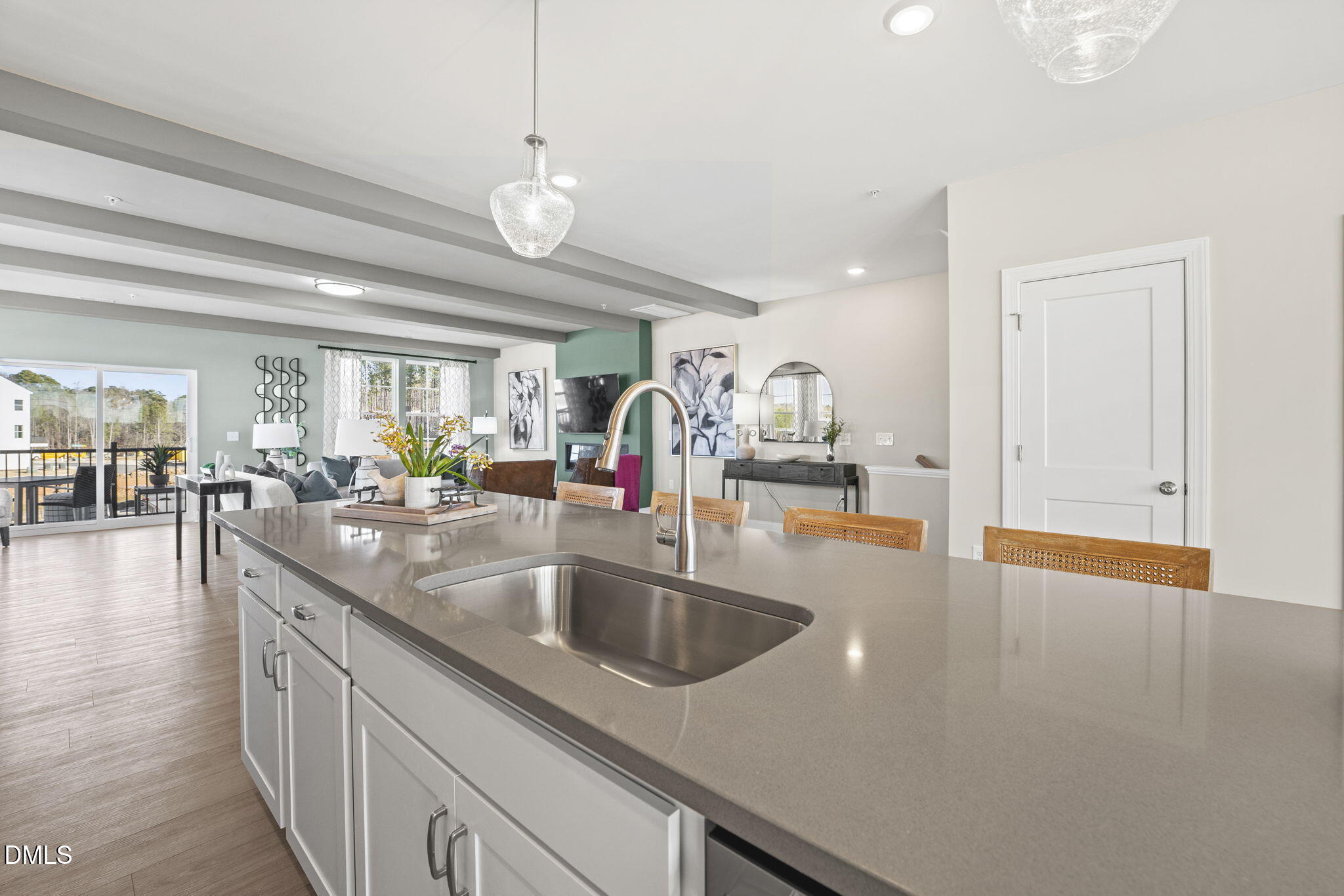 156 N White Street 200