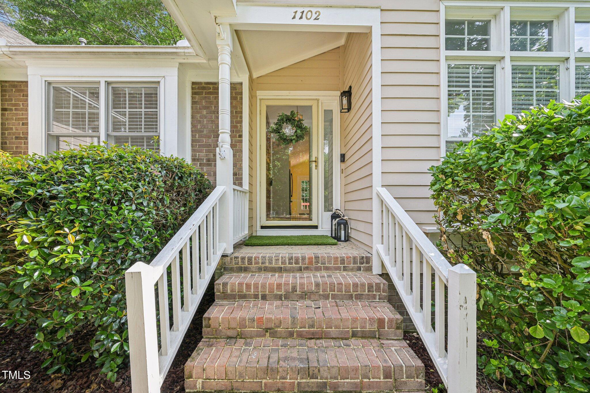 1102 Laurens Way