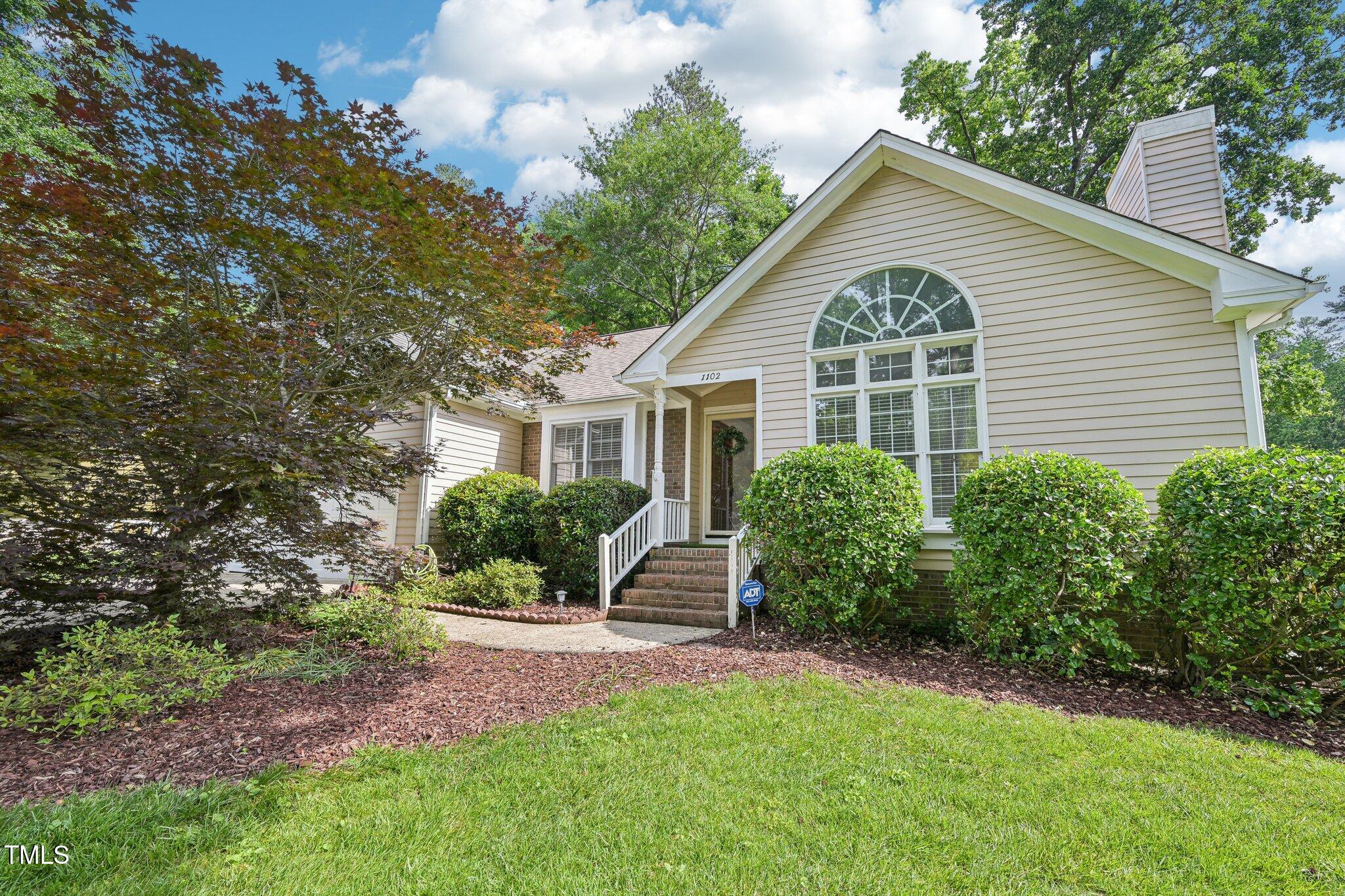 1102 Laurens Way