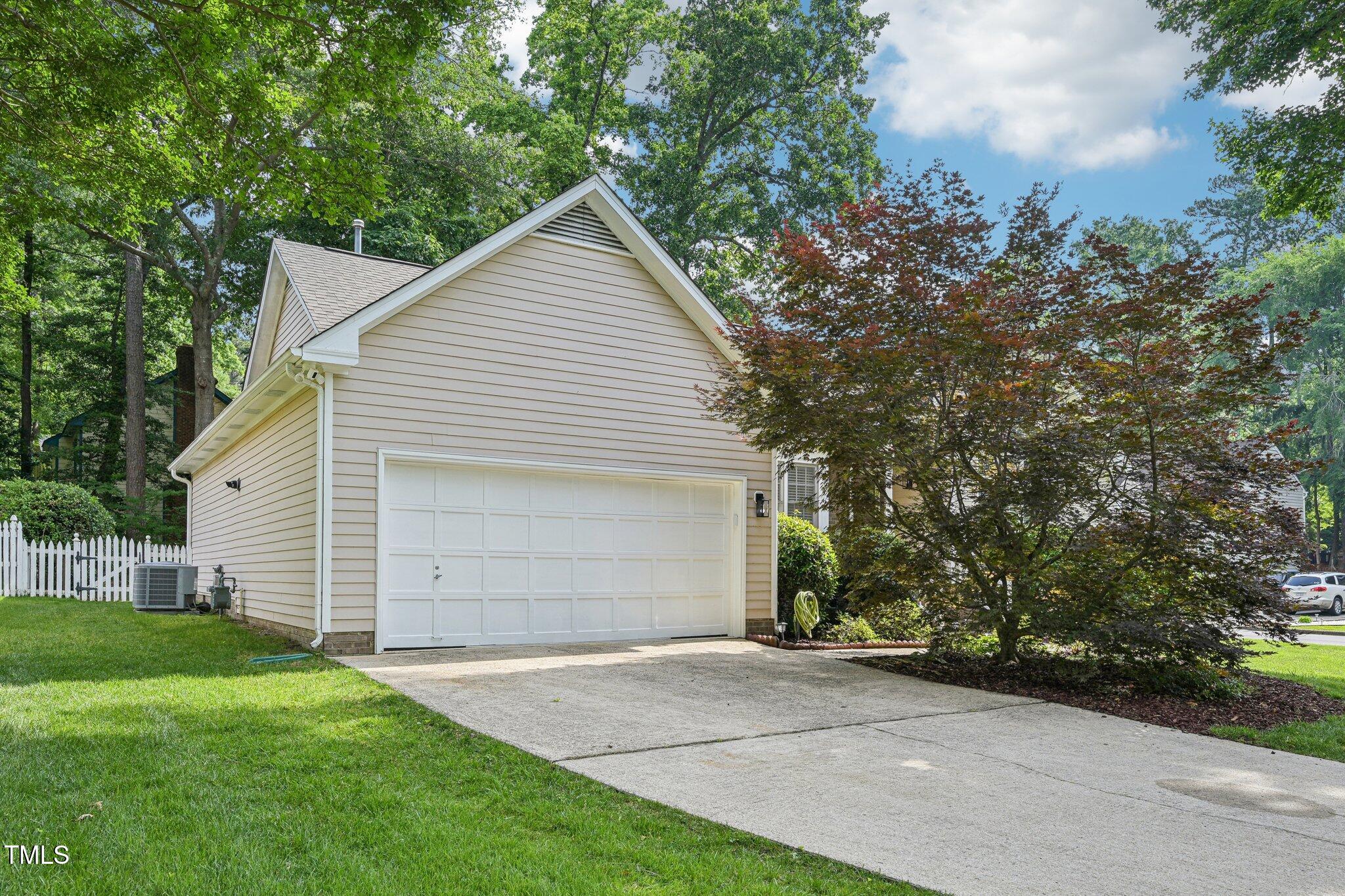 1102 Laurens Way