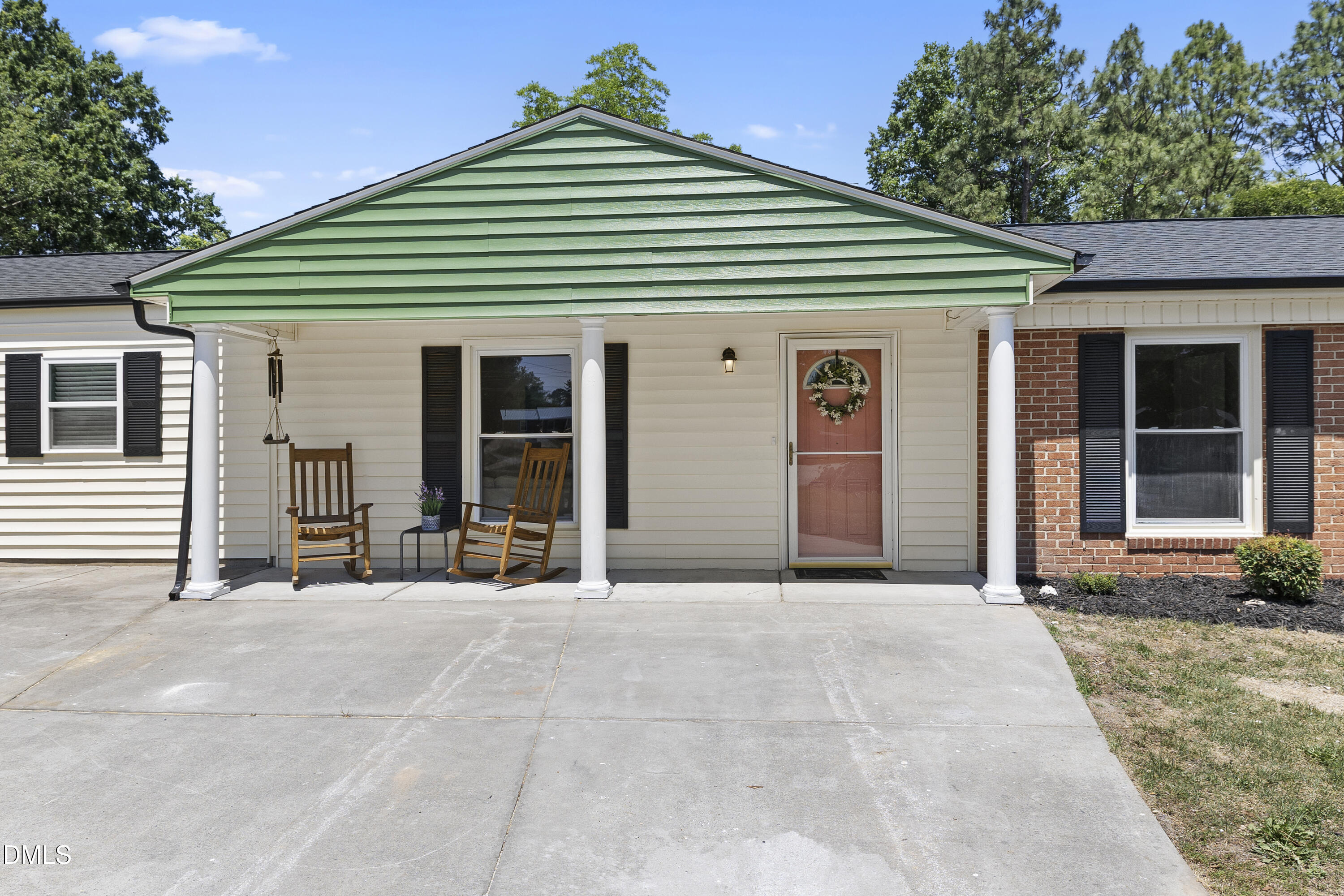 2612 Sapona Circle