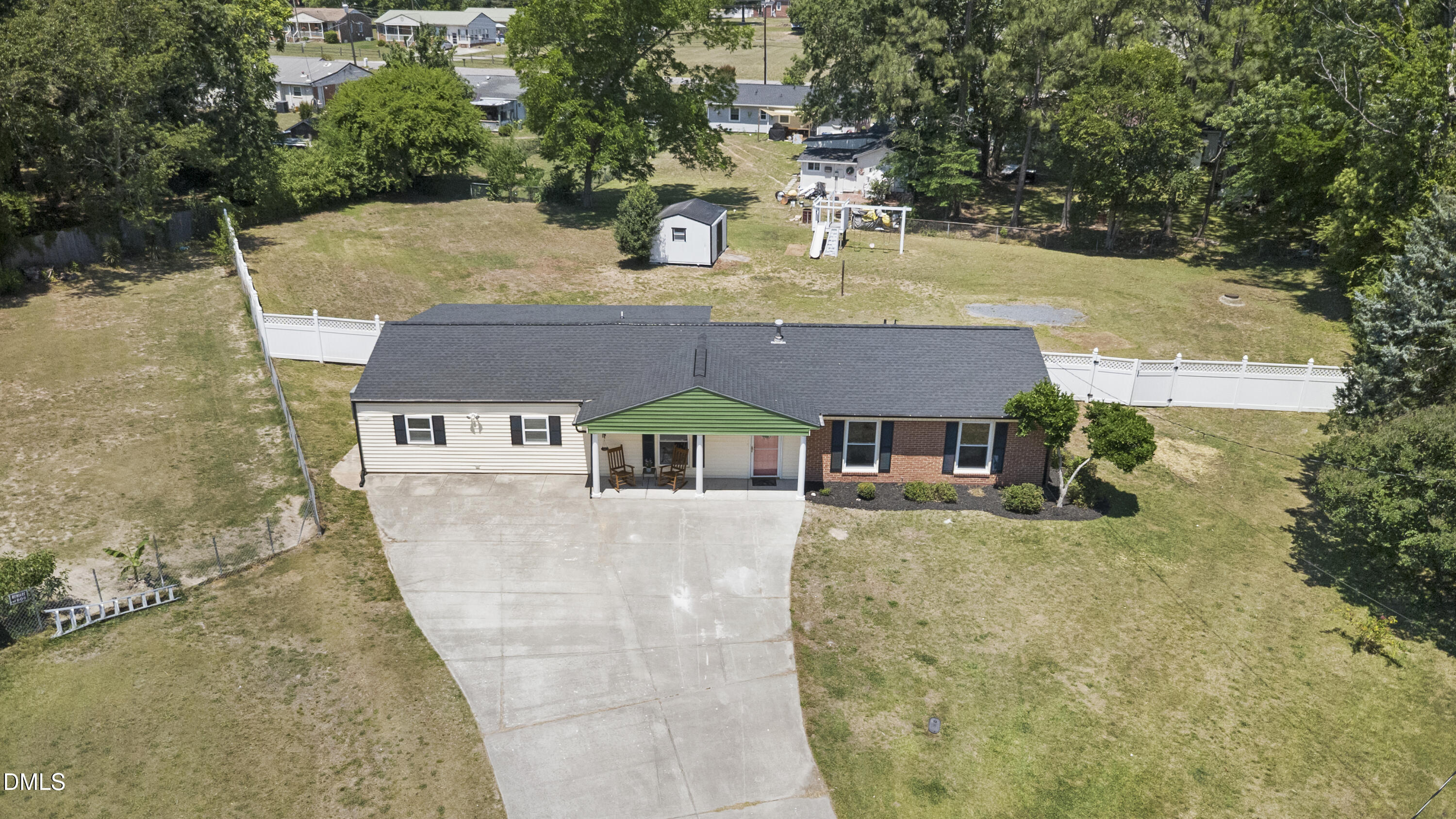 2612 Sapona Circle