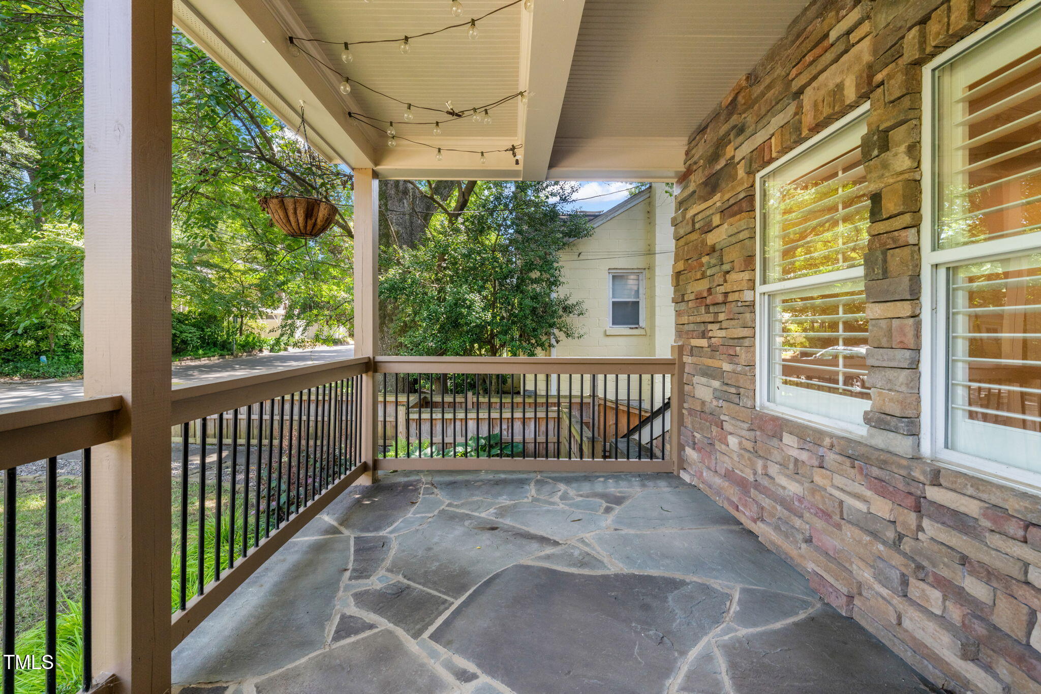 119 W Vernon Avenue
