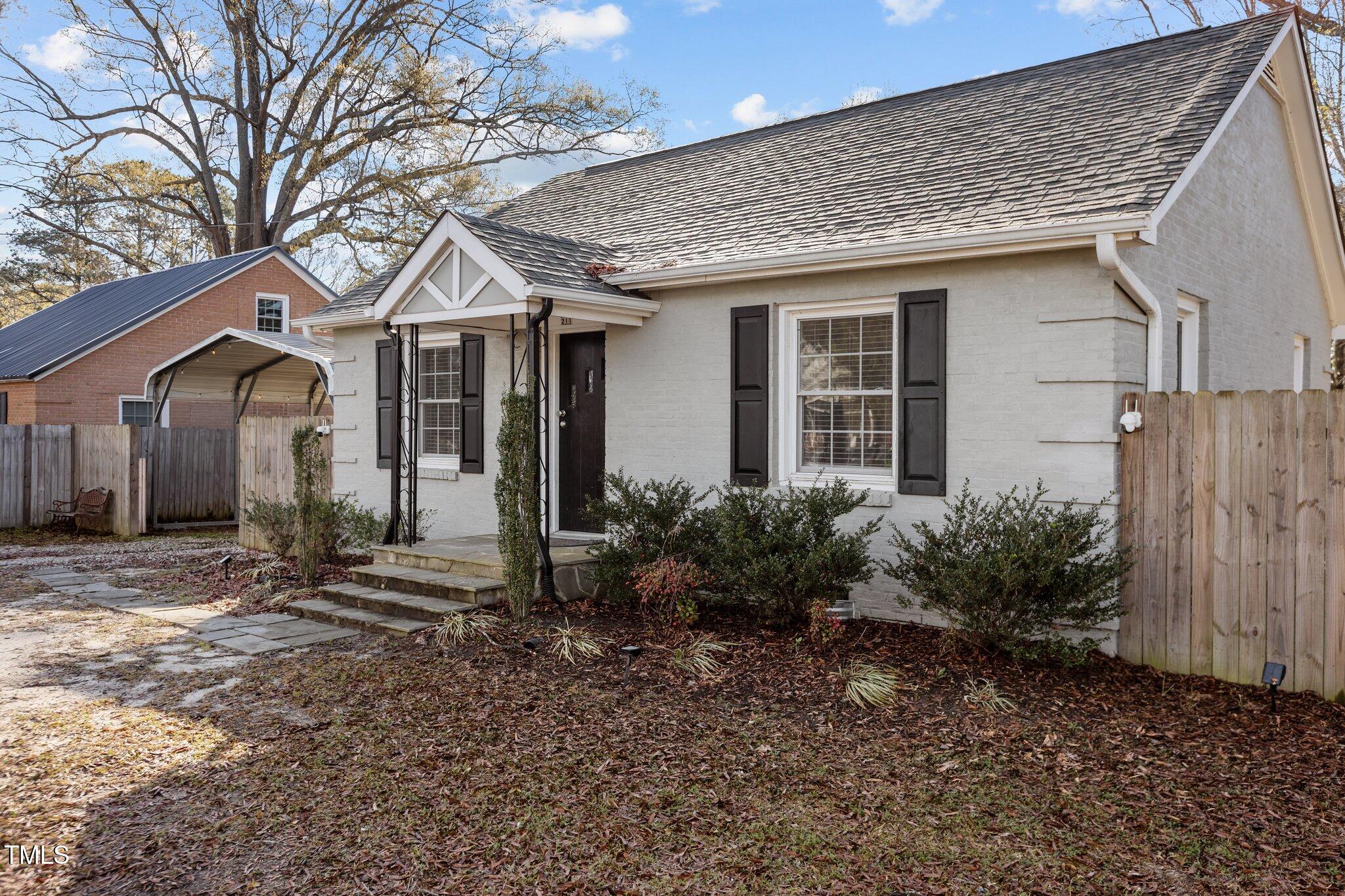 211 W Sycamore
