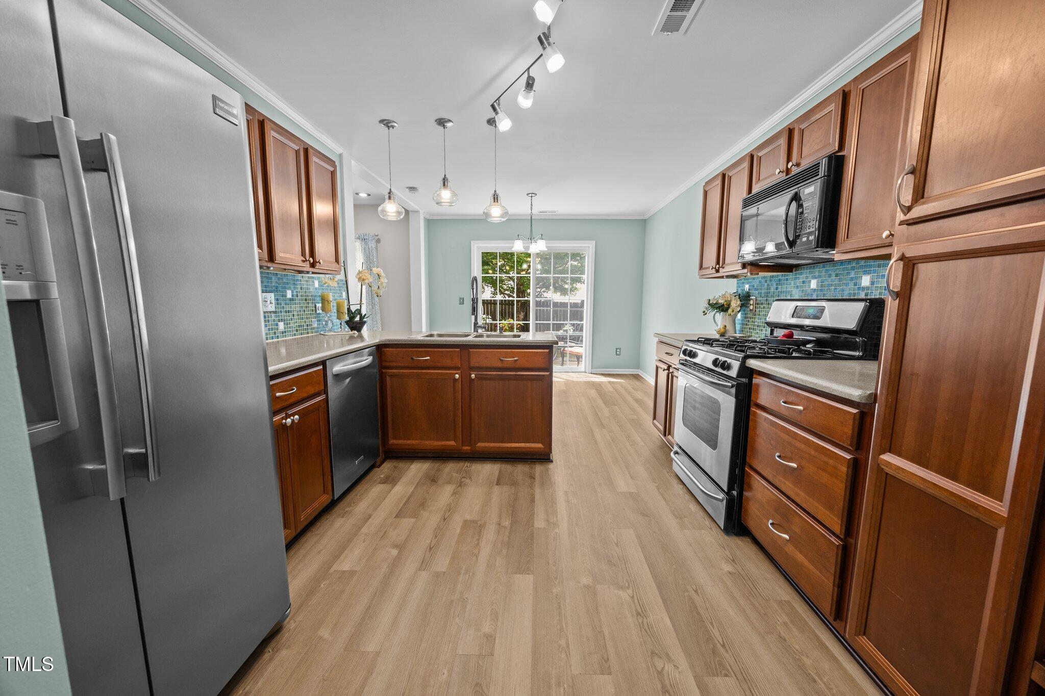 5561 Roan Mountain Place
