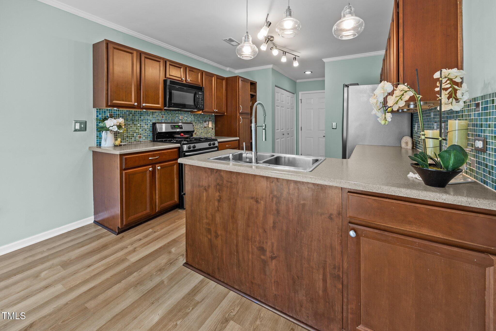 5561 Roan Mountain Place
