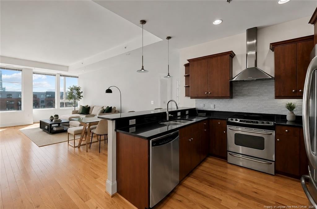 400 W North Street 900