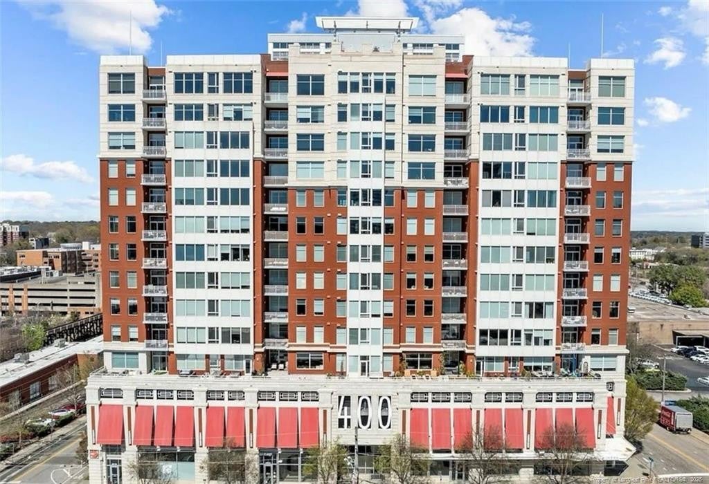 400 W North Street 900