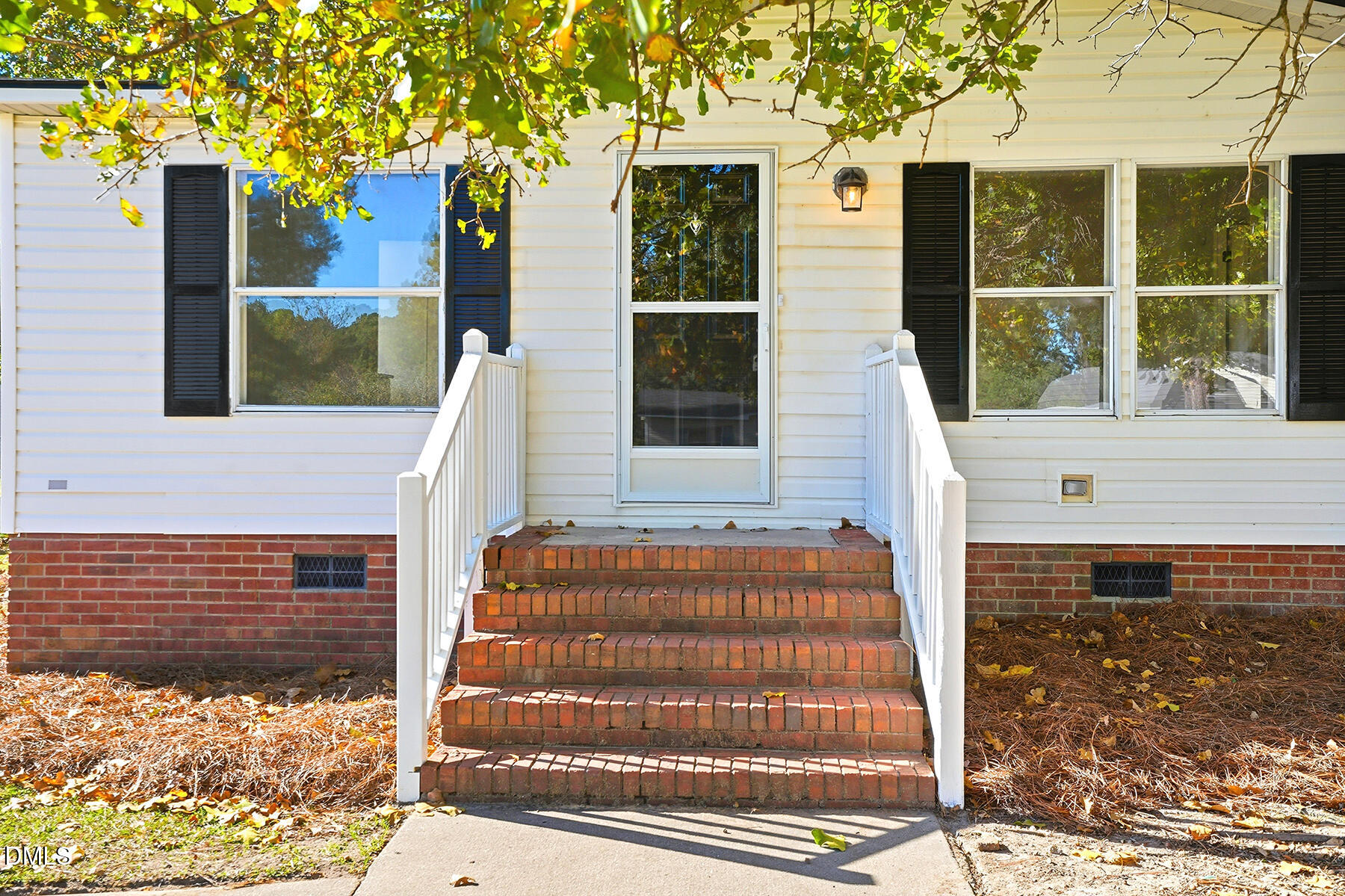 27 Tryon Ct W