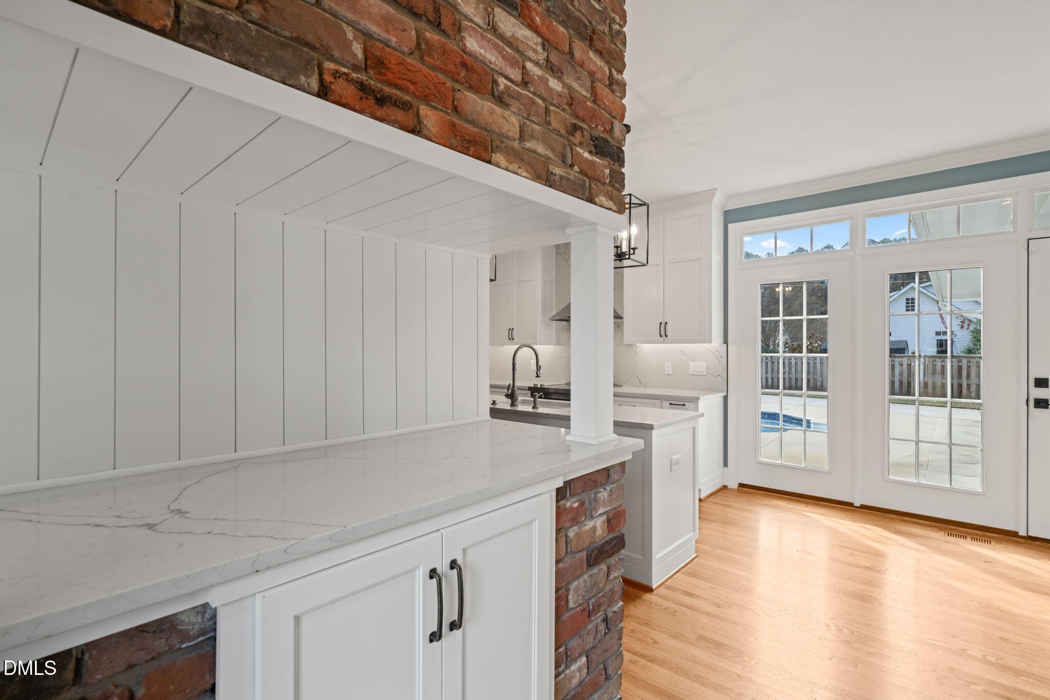 213 W Stevens Street